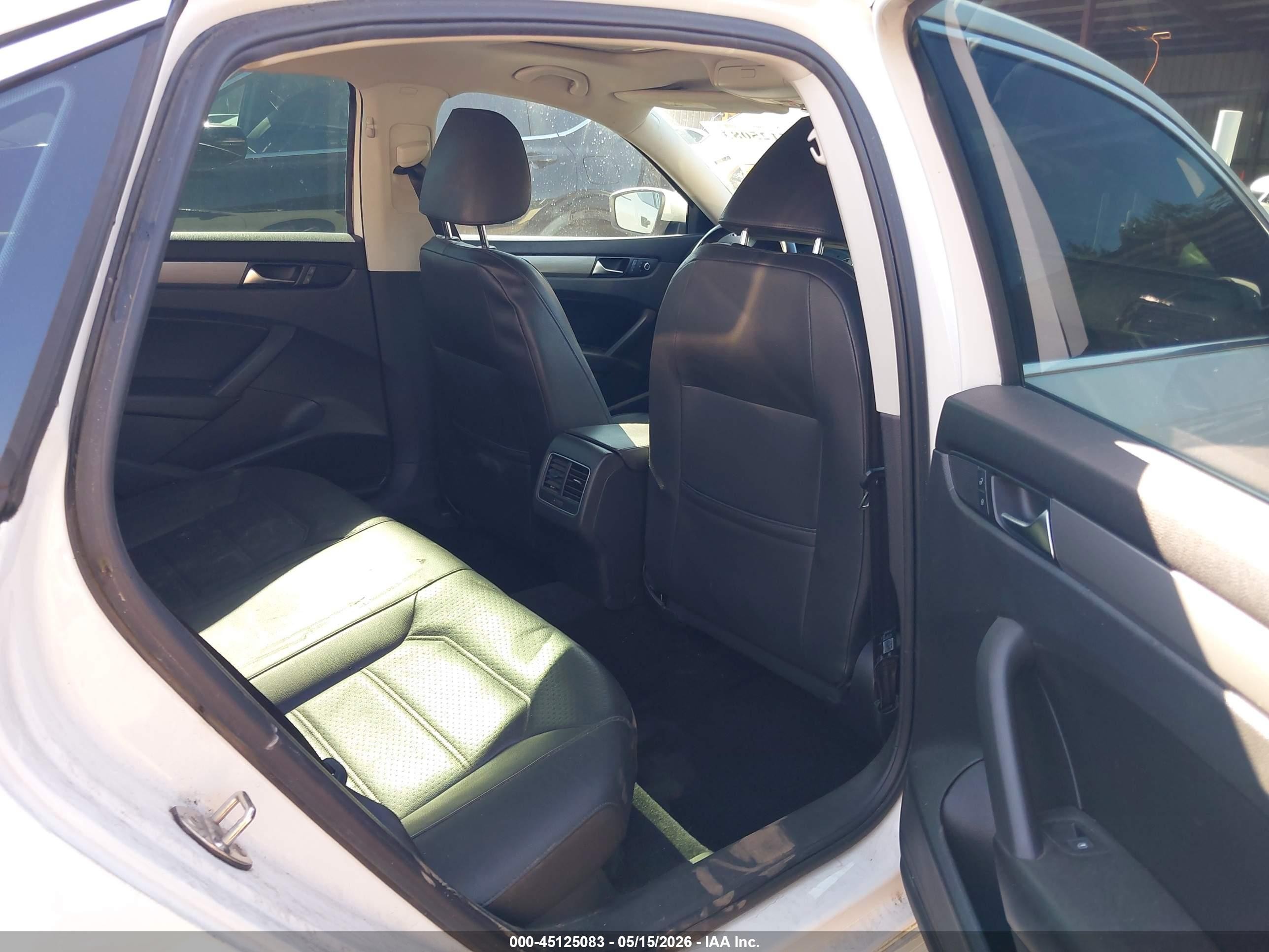2015 Volkswagen Passat 2.0l Tdi Se White vin: 1VWBV7A35FC034953