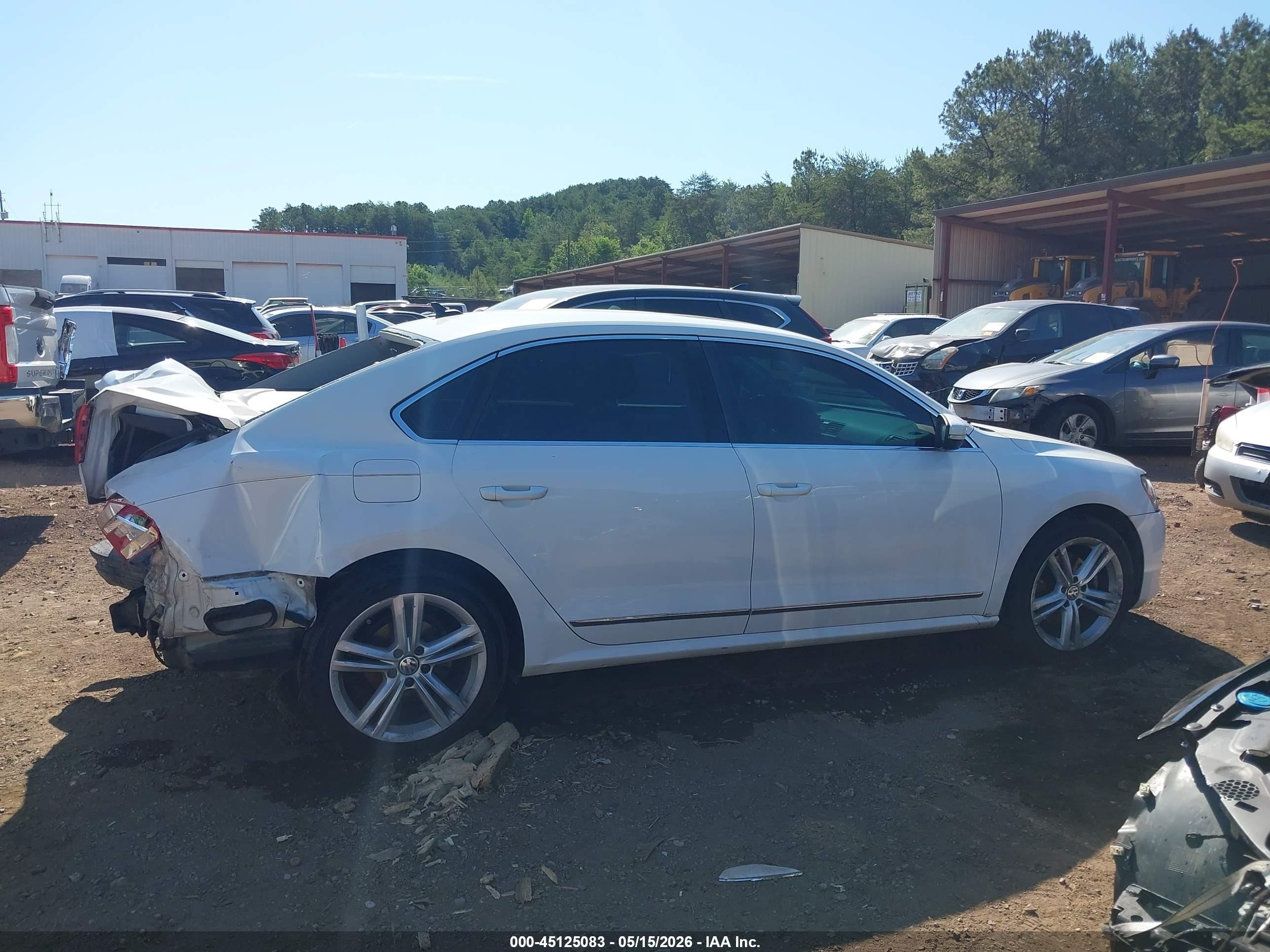 2015 Volkswagen Passat 2.0l Tdi Se White vin: 1VWBV7A35FC034953