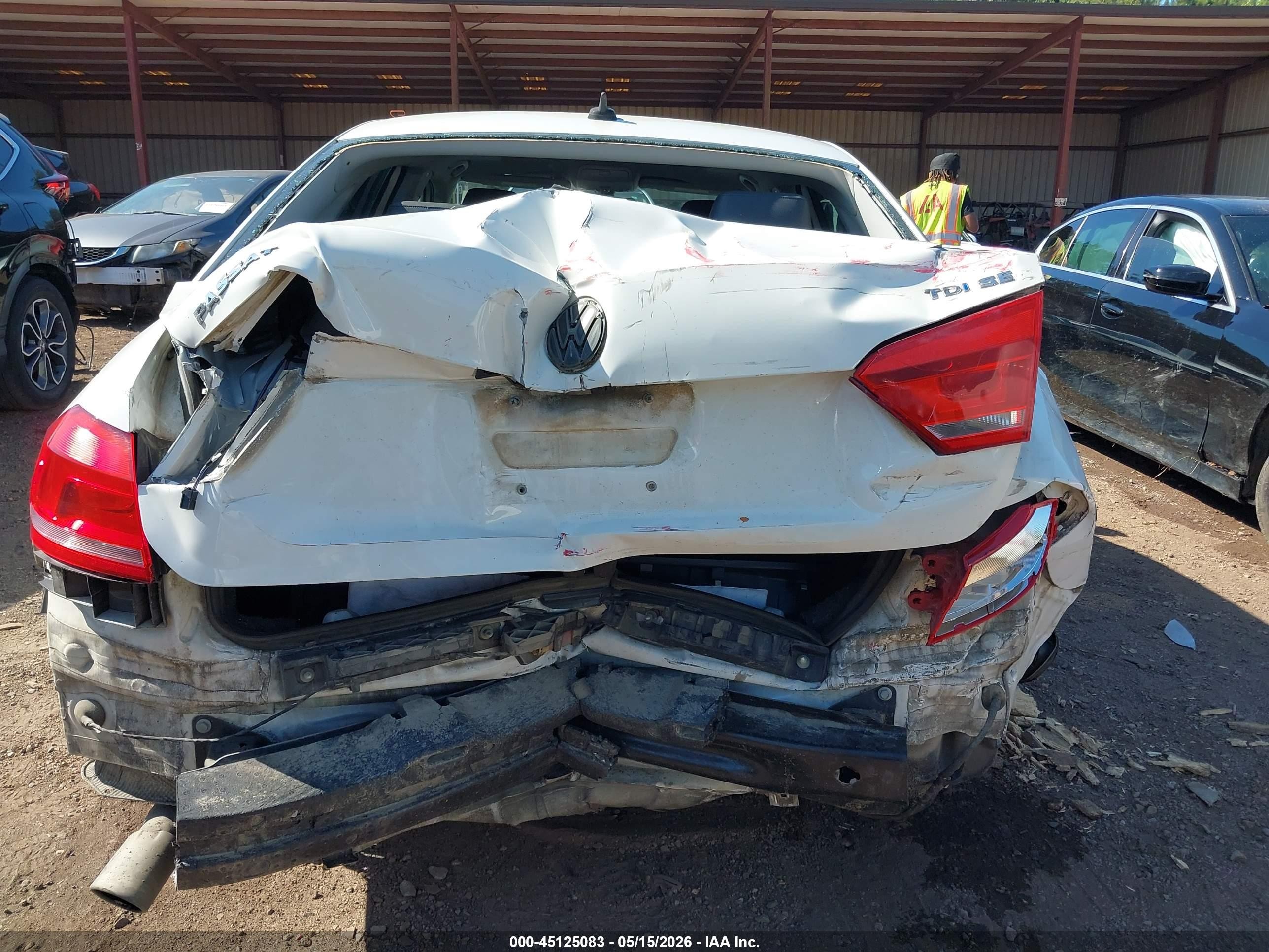 2015 Volkswagen Passat 2.0l Tdi Se White vin: 1VWBV7A35FC034953
