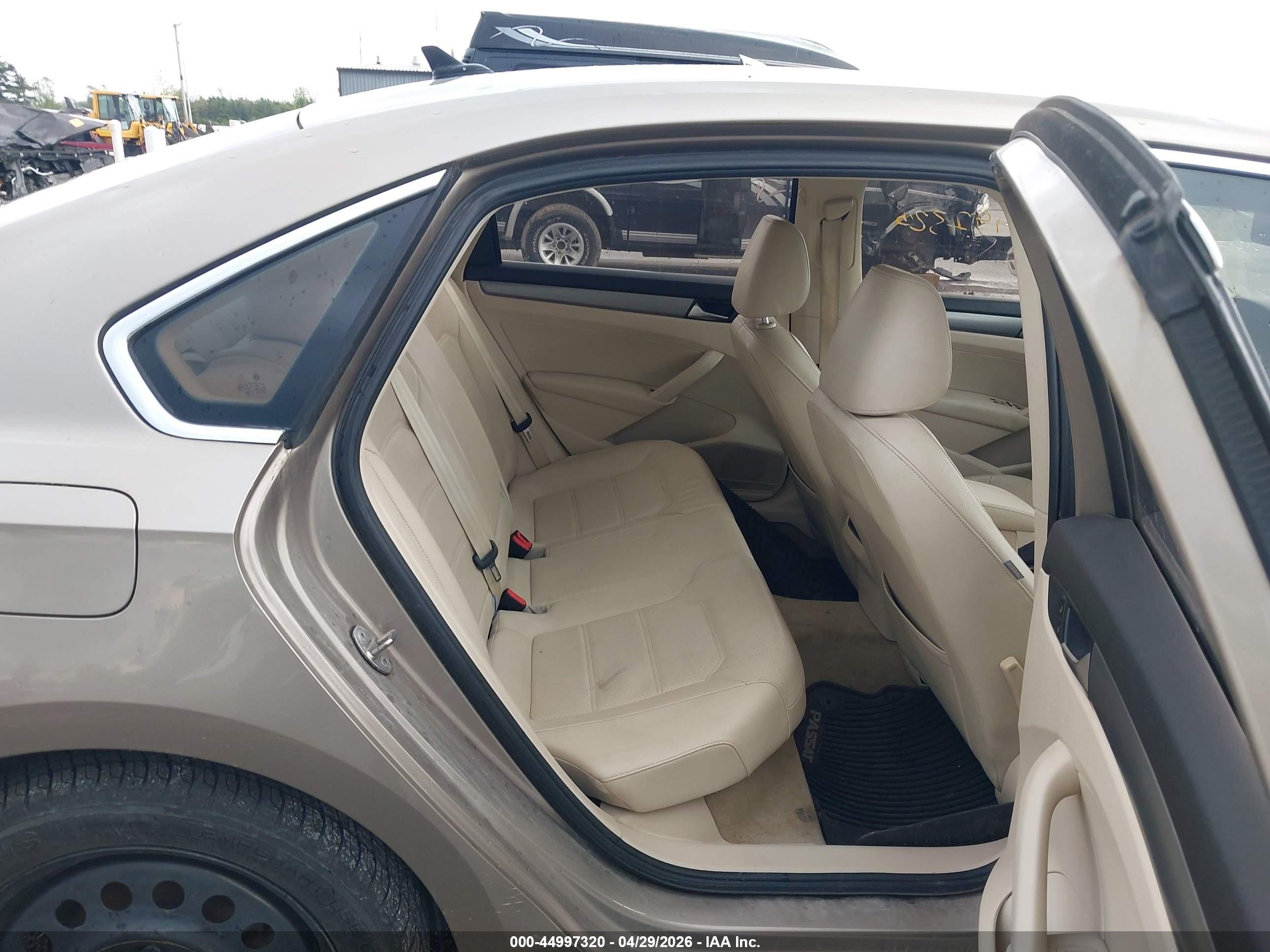 2015 Volkswagen Passat 2.0l Tdi Se Gold vin: 1VWBV7A35FC039313