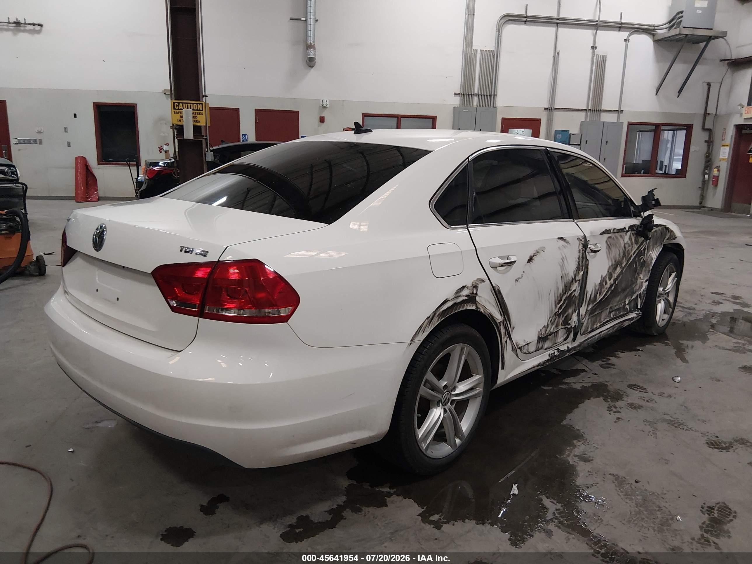 2015 Volkswagen Passat 2.0l Tdi Se White vin: 1VWBV7A35FC045466
