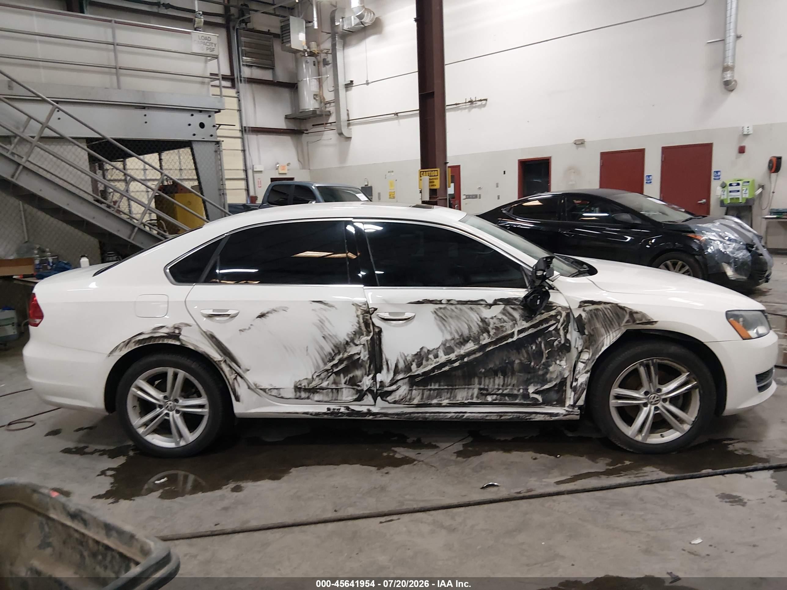 2015 Volkswagen Passat 2.0l Tdi Se White vin: 1VWBV7A35FC045466