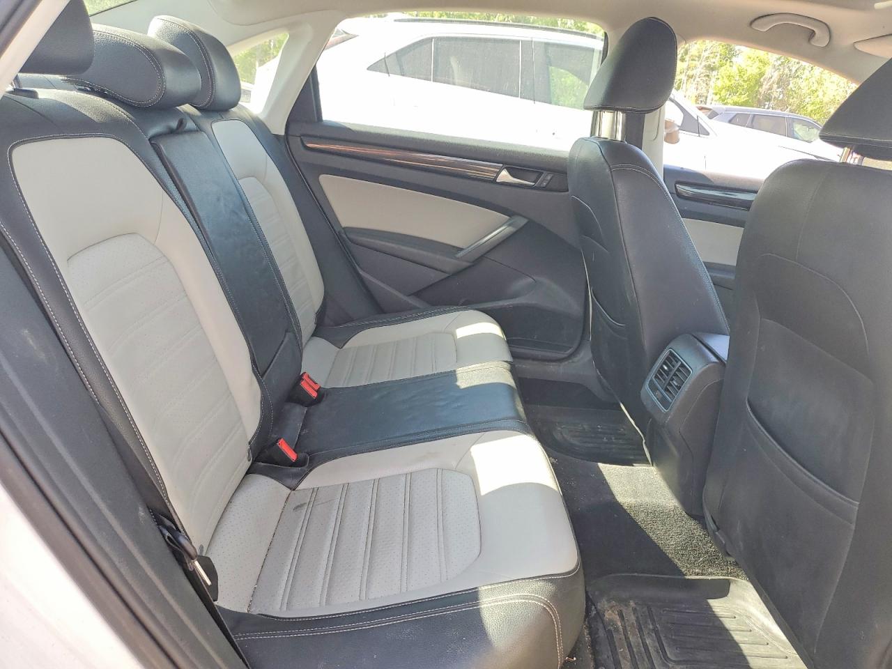 2015 Volkswagen Passat Se White vin: 1VWBV7A35FC048786