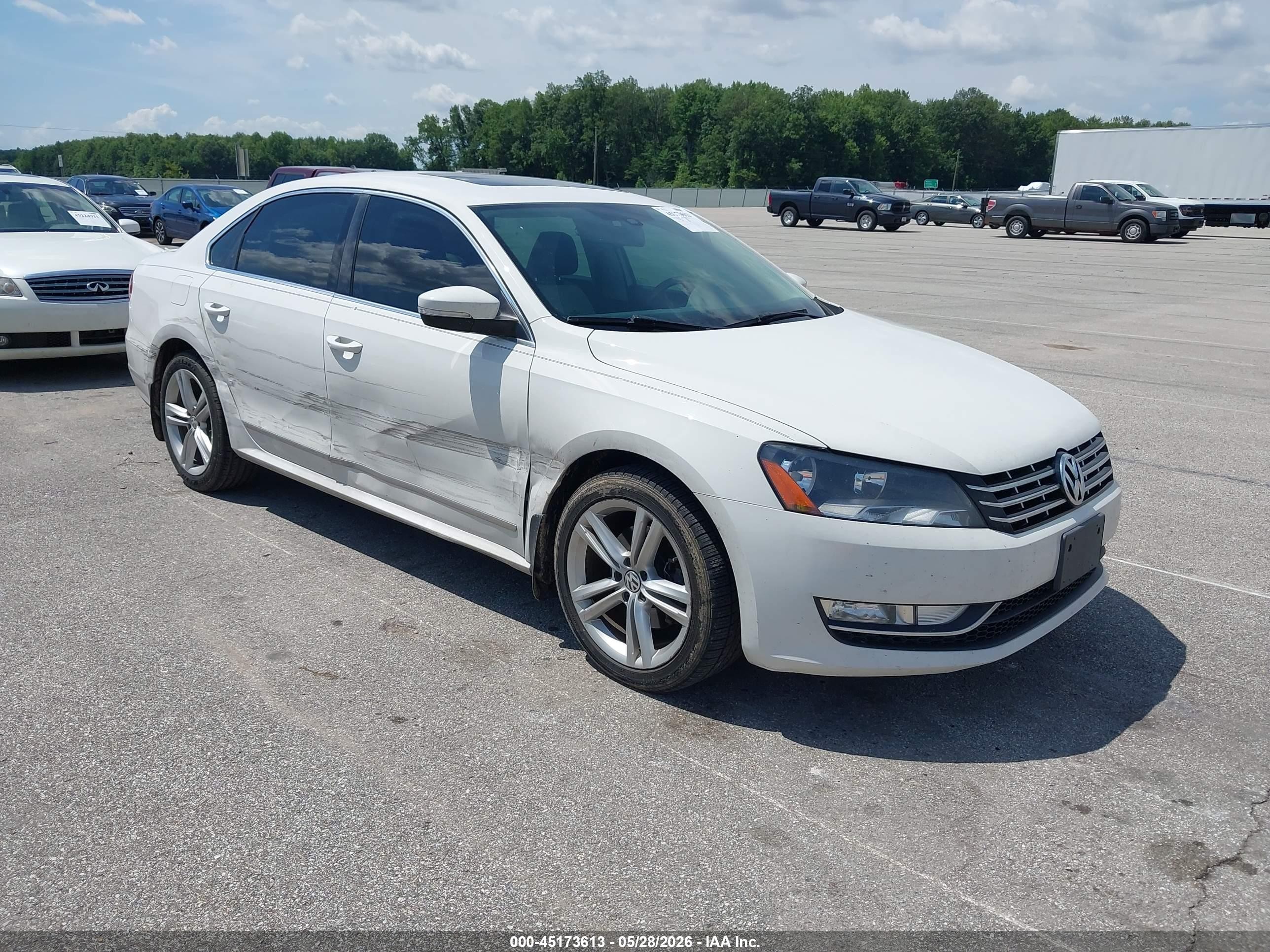 2015 Volkswagen Passat 2.0l Tdi Se White vin: 1VWBV7A35FC066320
