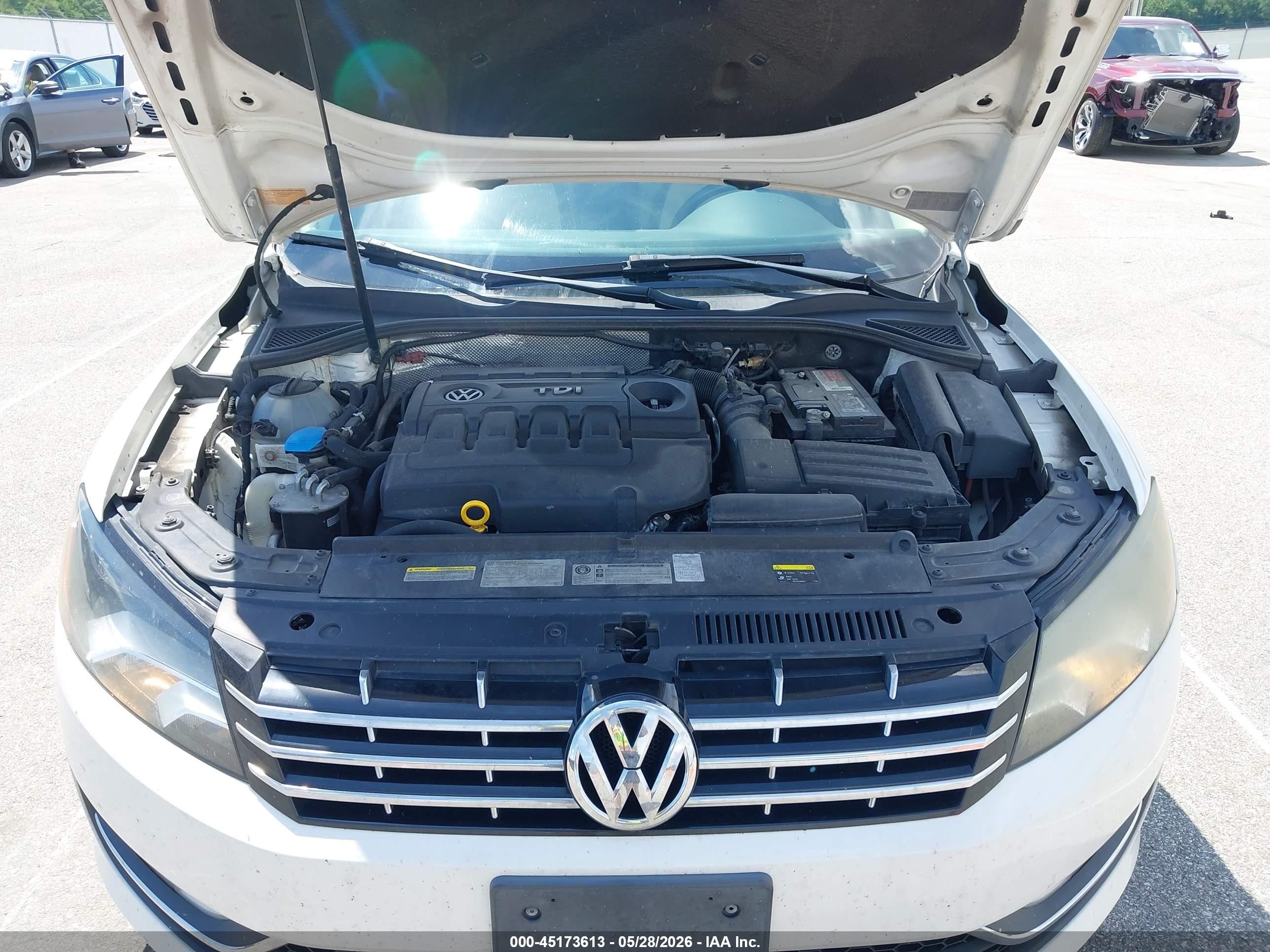 2015 Volkswagen Passat 2.0l Tdi Se White vin: 1VWBV7A35FC066320
