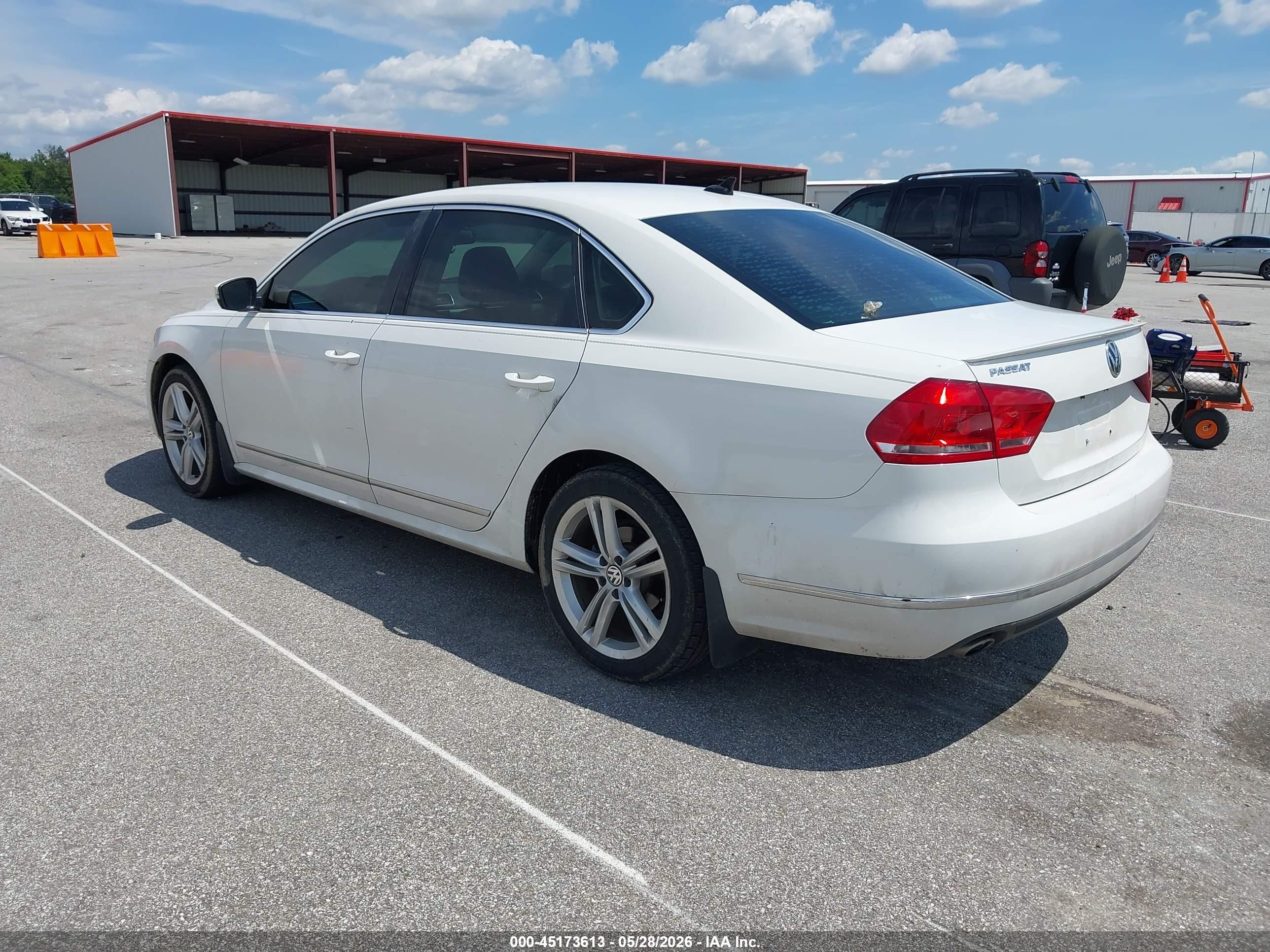 2015 Volkswagen Passat 2.0l Tdi Se White vin: 1VWBV7A35FC066320
