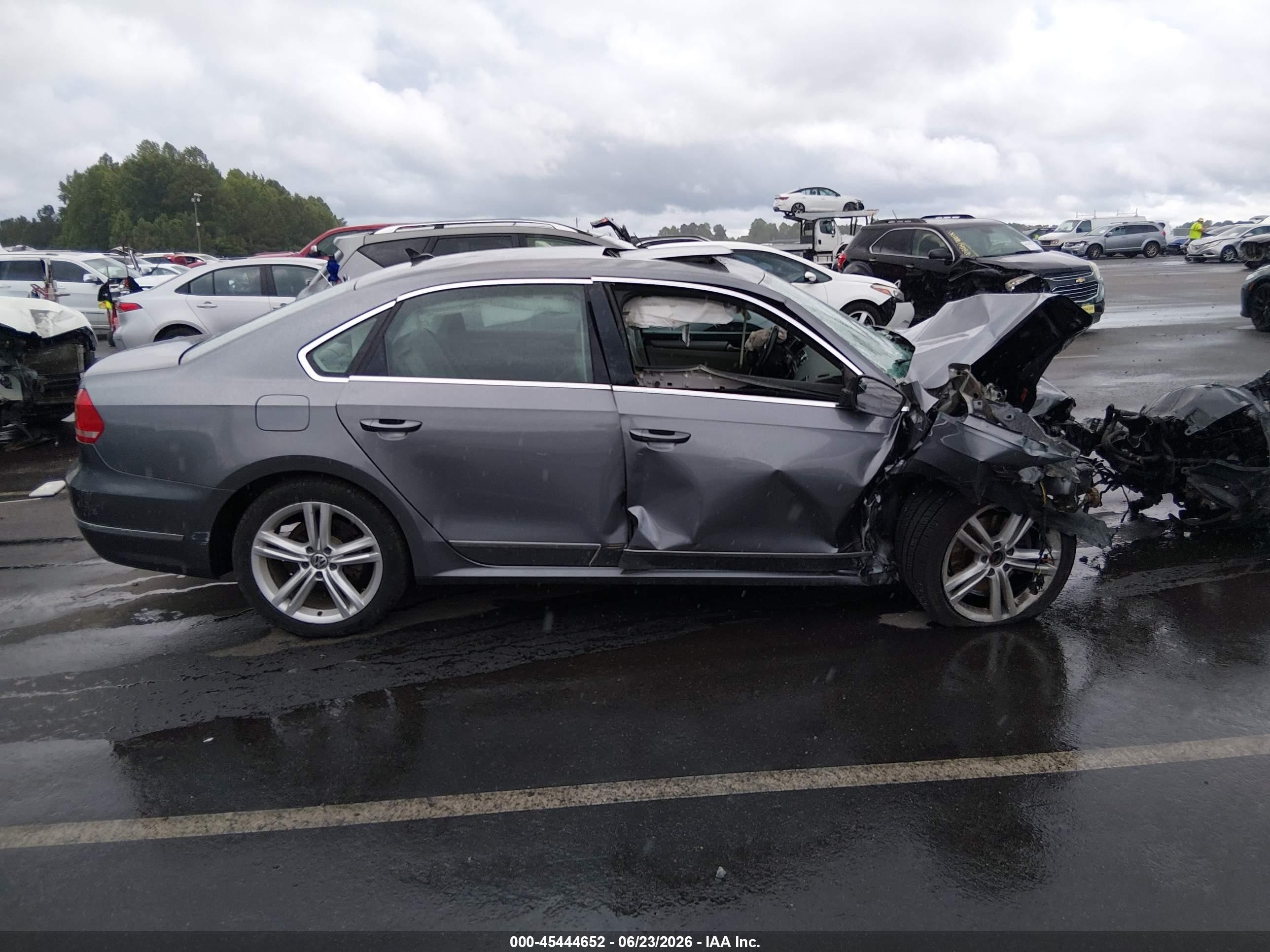 2015 Volkswagen Passat 2.0l Tdi Se Gray vin: 1VWBV7A35FC082064