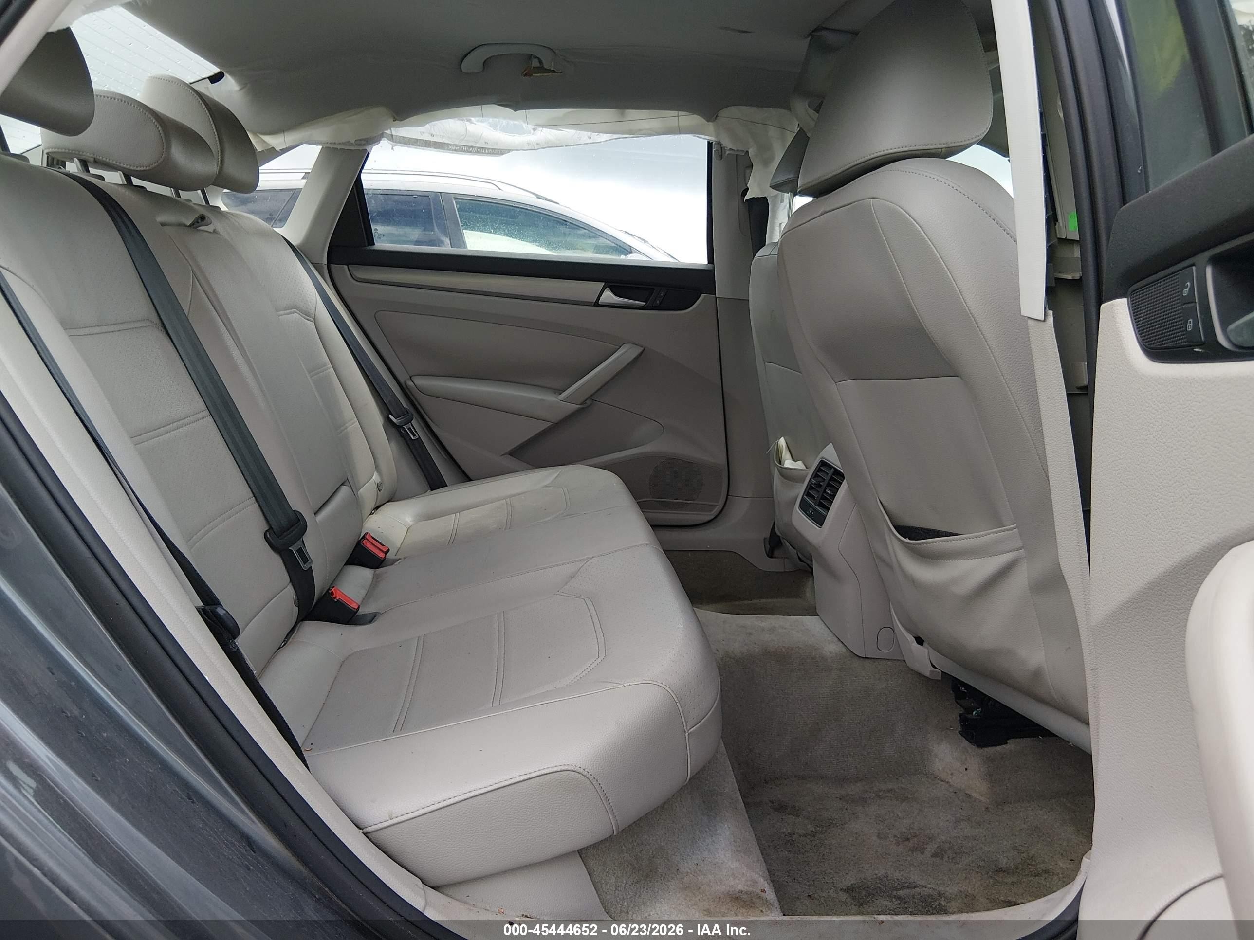 2015 Volkswagen Passat 2.0l Tdi Se Gray vin: 1VWBV7A35FC082064