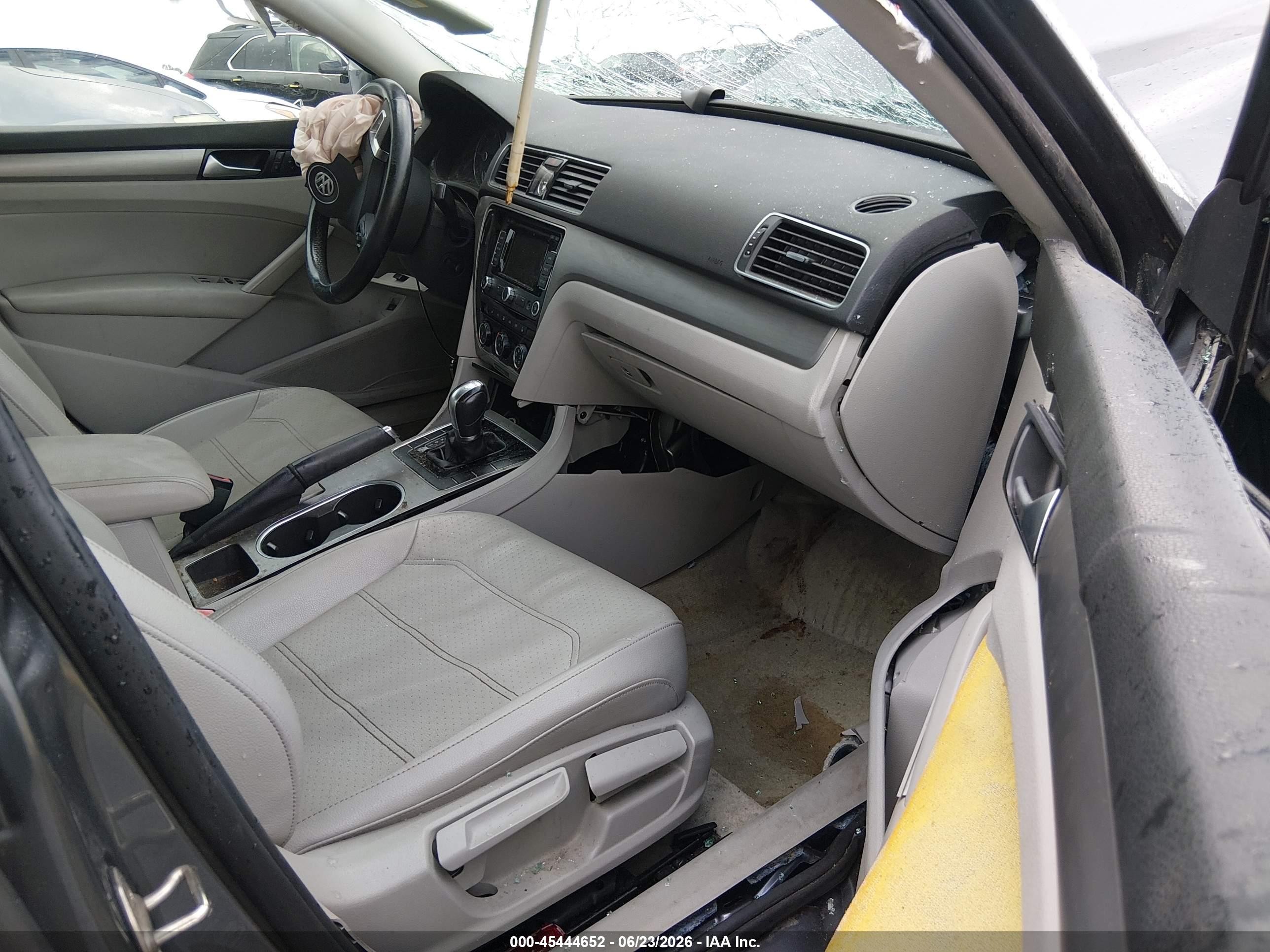 2015 Volkswagen Passat 2.0l Tdi Se Gray vin: 1VWBV7A35FC082064