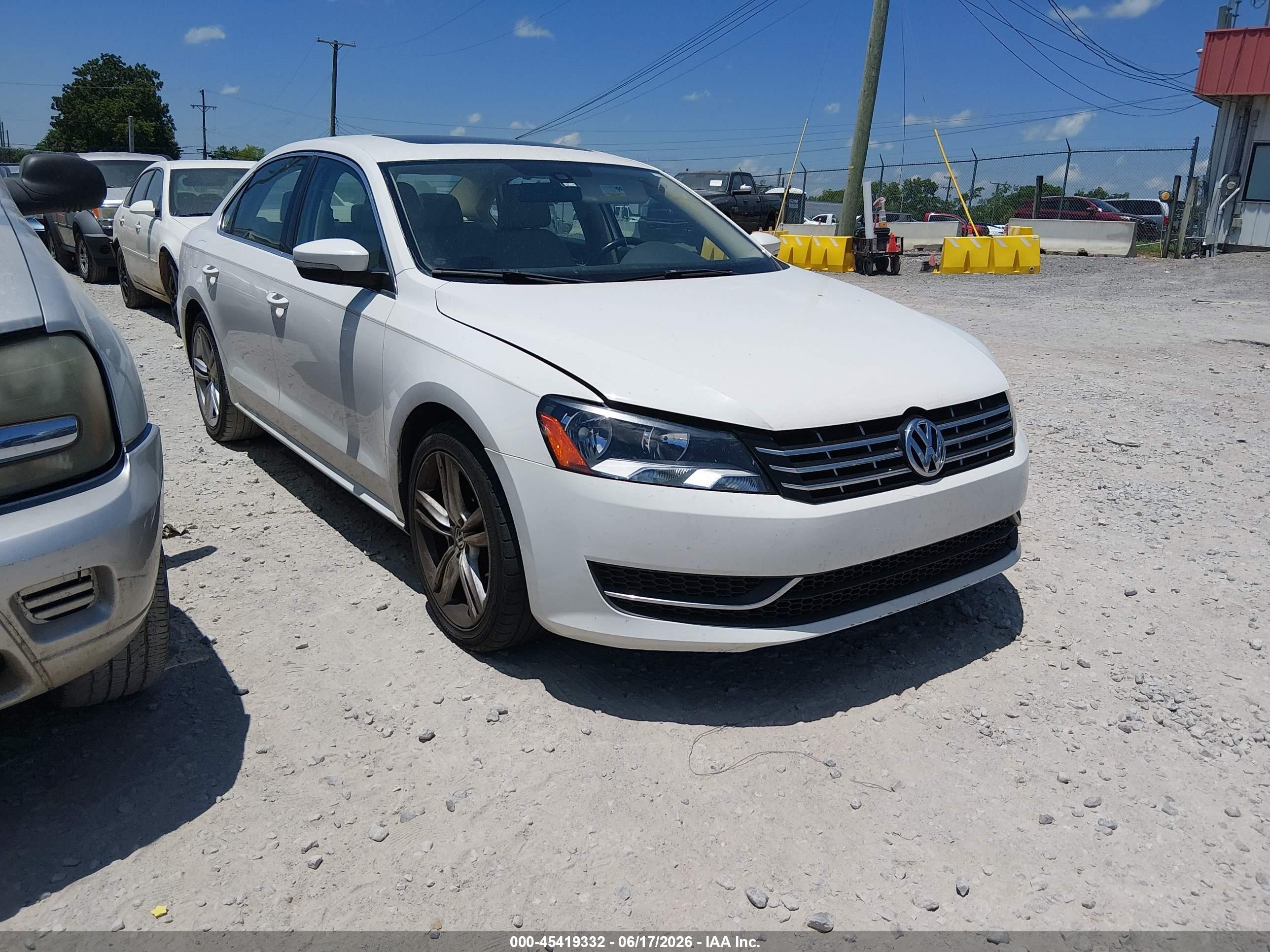 2015 Volkswagen Passat 2.0l Tdi Se White vin: 1VWBV7A36FC020057