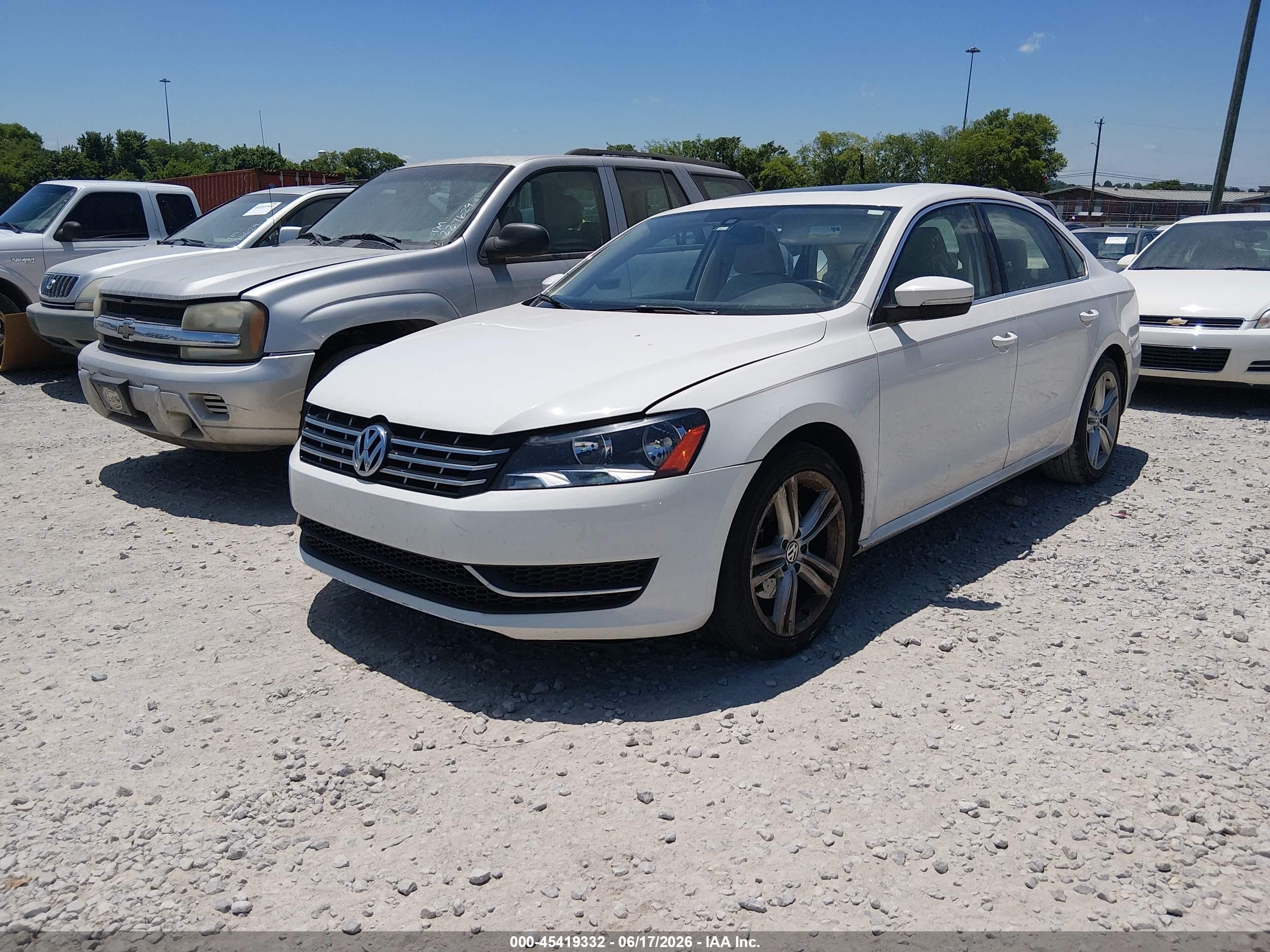 2015 Volkswagen Passat 2.0l Tdi Se White vin: 1VWBV7A36FC020057