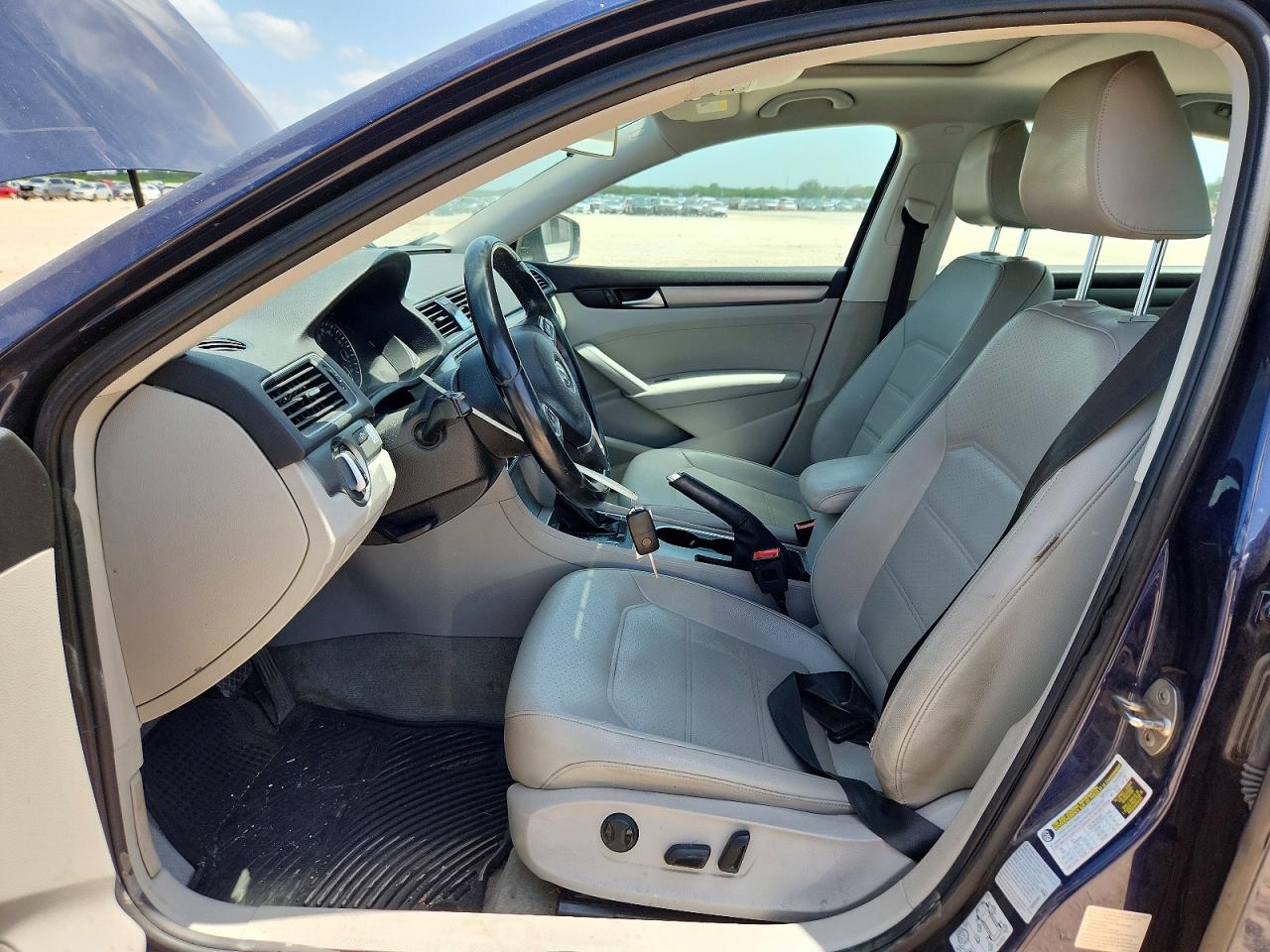 2015 Volkswagen Passat Se Blue vin: 1VWBV7A36FC046982