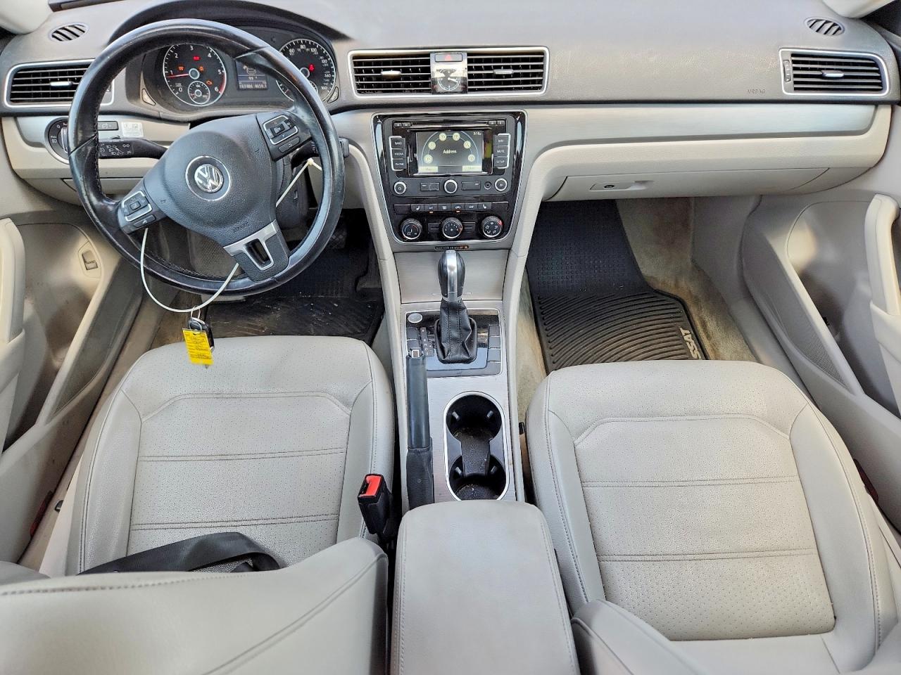 2015 Volkswagen Passat Se Blue vin: 1VWBV7A36FC046982