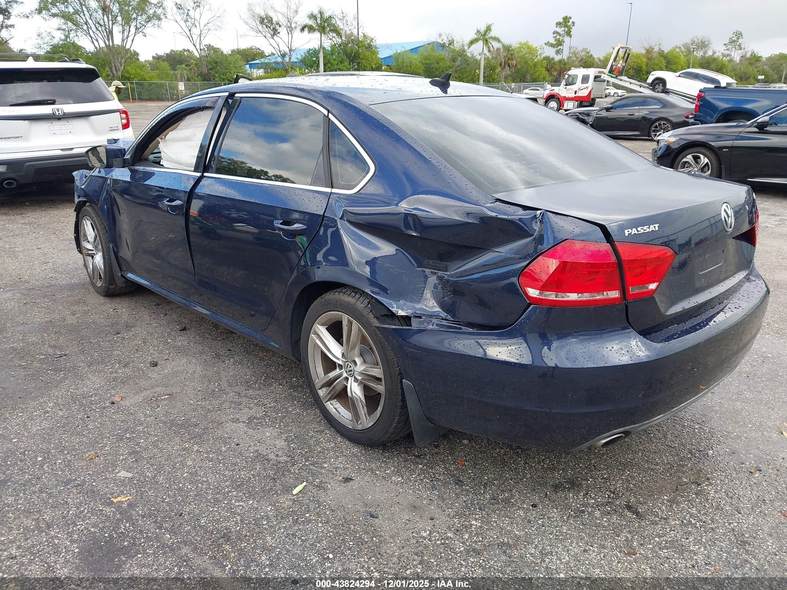 2015 Volkswagen Passat 2.0l Tdi Se Blue vin: 1VWBV7A36FC047985