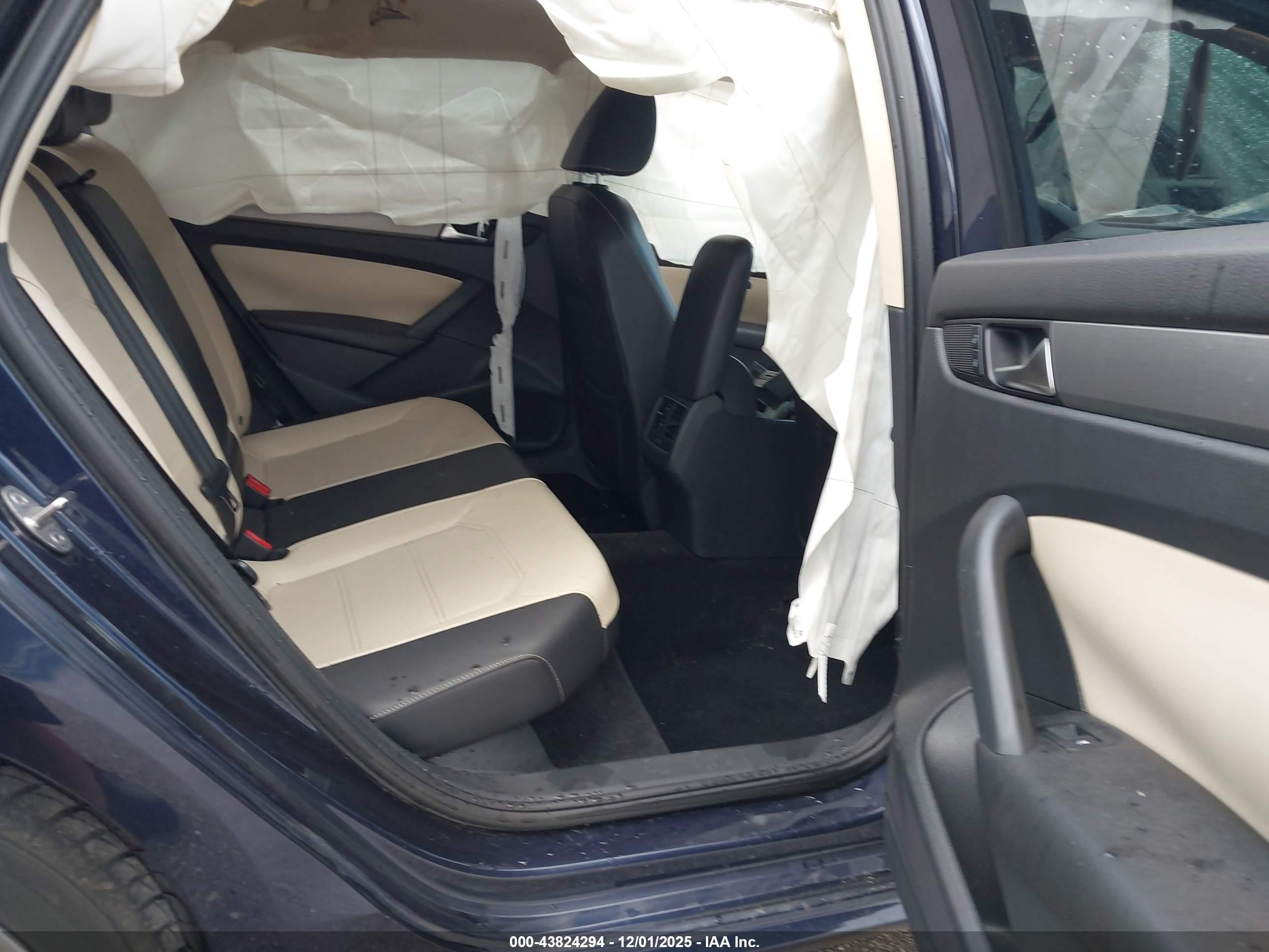 2015 Volkswagen Passat 2.0l Tdi Se Blue vin: 1VWBV7A36FC047985