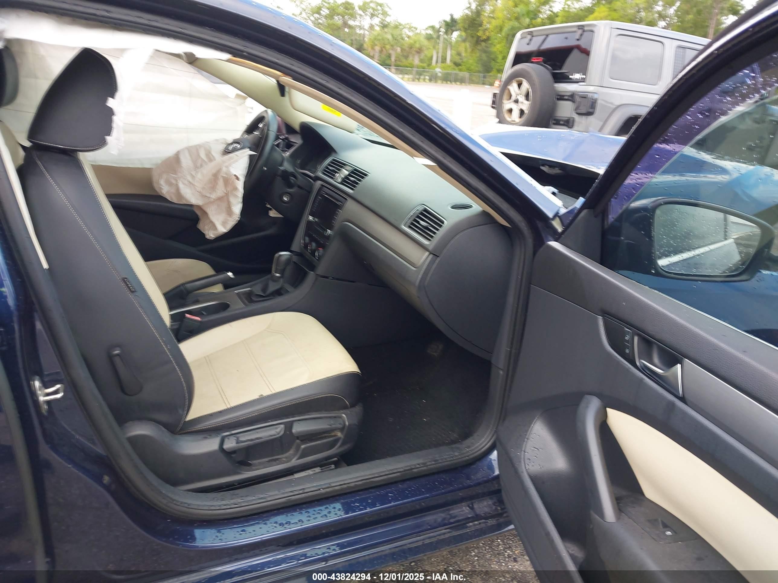 2015 Volkswagen Passat 2.0l Tdi Se Blue vin: 1VWBV7A36FC047985