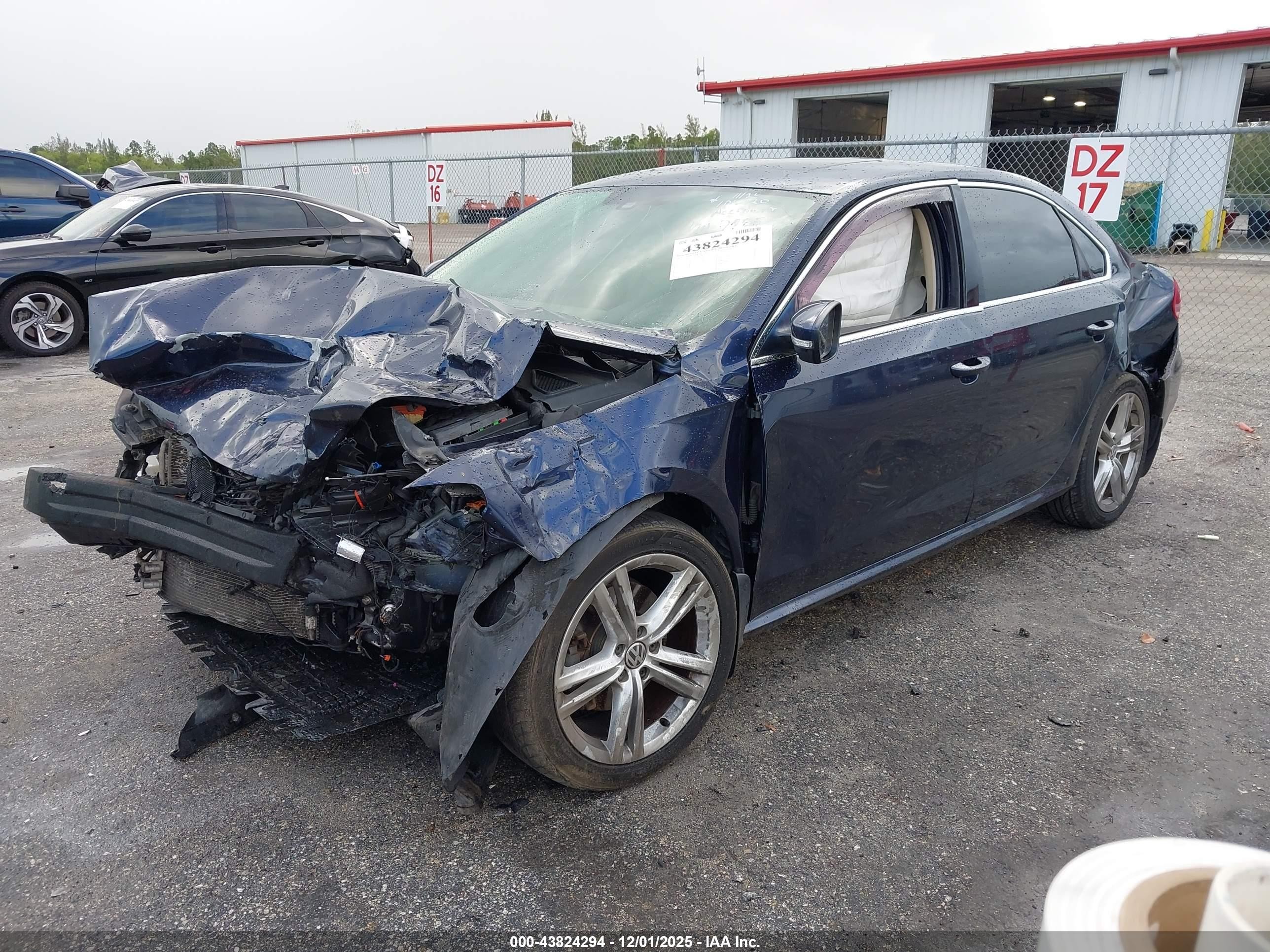 2015 Volkswagen Passat 2.0l Tdi Se Blue vin: 1VWBV7A36FC047985