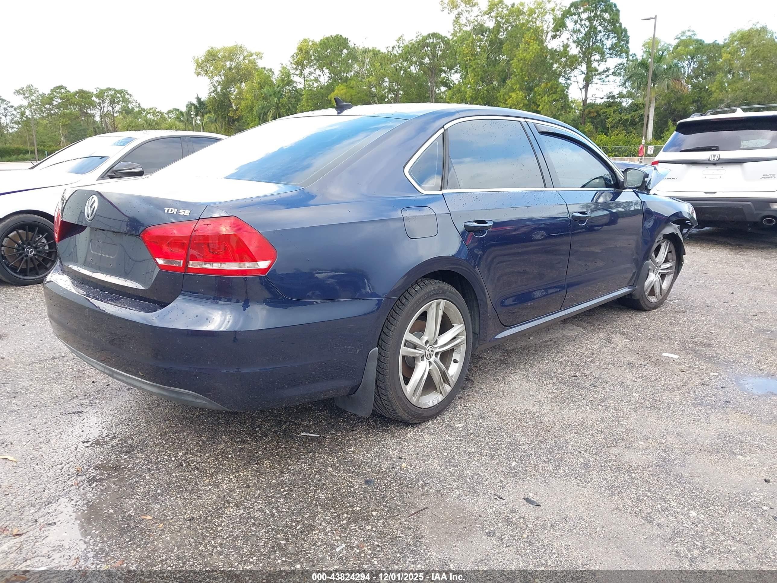 2015 Volkswagen Passat 2.0l Tdi Se Blue vin: 1VWBV7A36FC047985