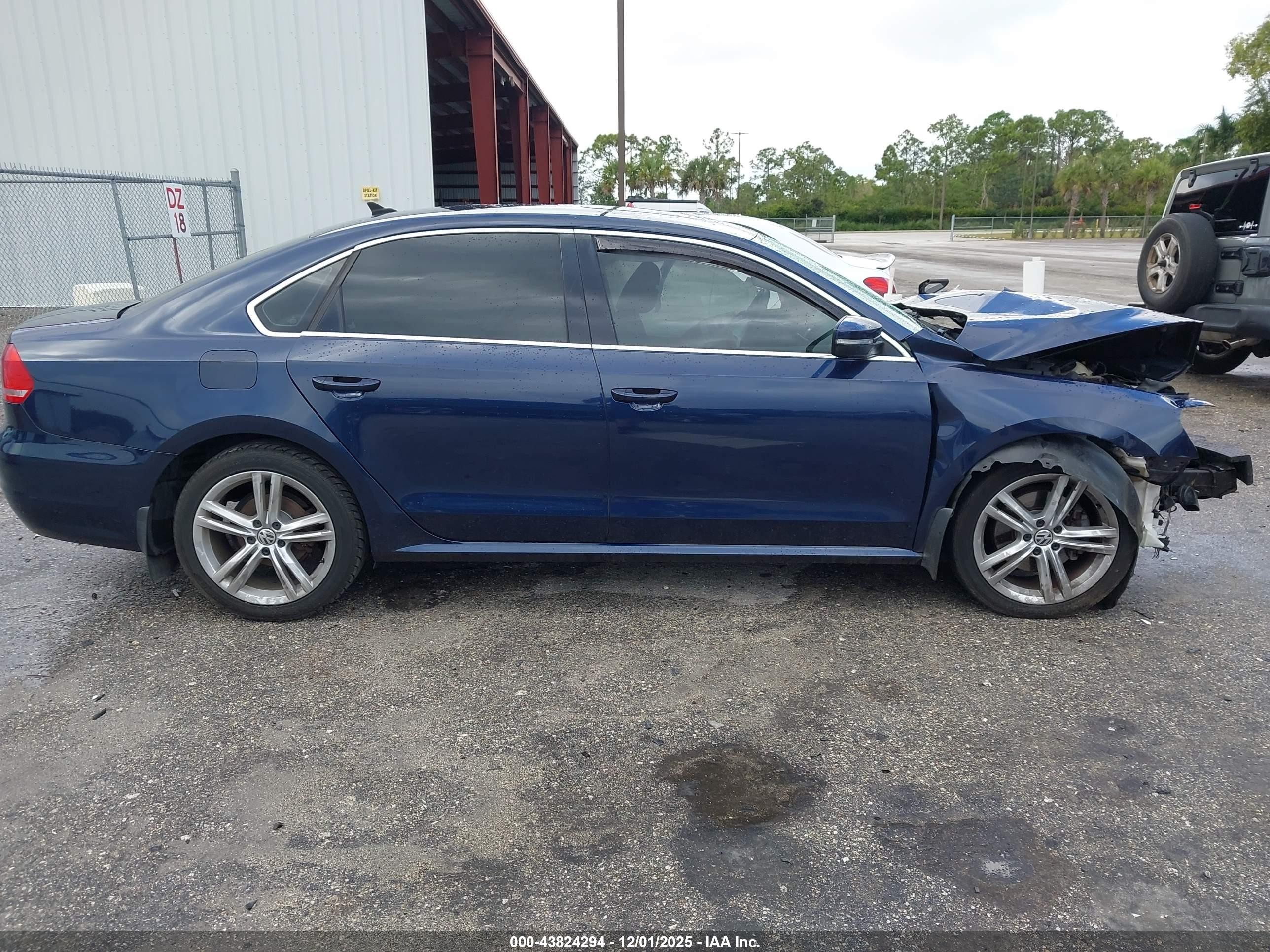 2015 Volkswagen Passat 2.0l Tdi Se Blue vin: 1VWBV7A36FC047985