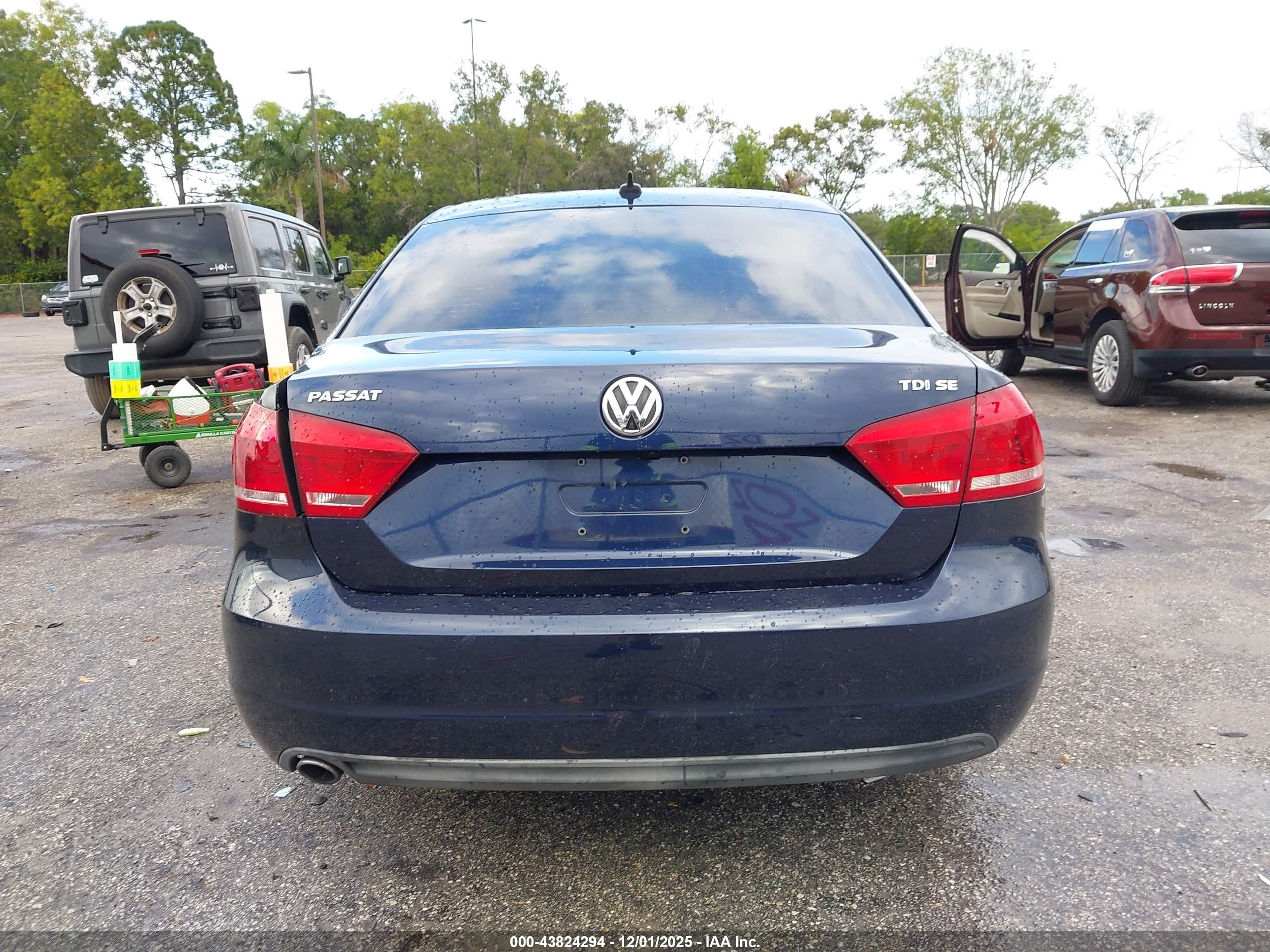 2015 Volkswagen Passat 2.0l Tdi Se Blue vin: 1VWBV7A36FC047985