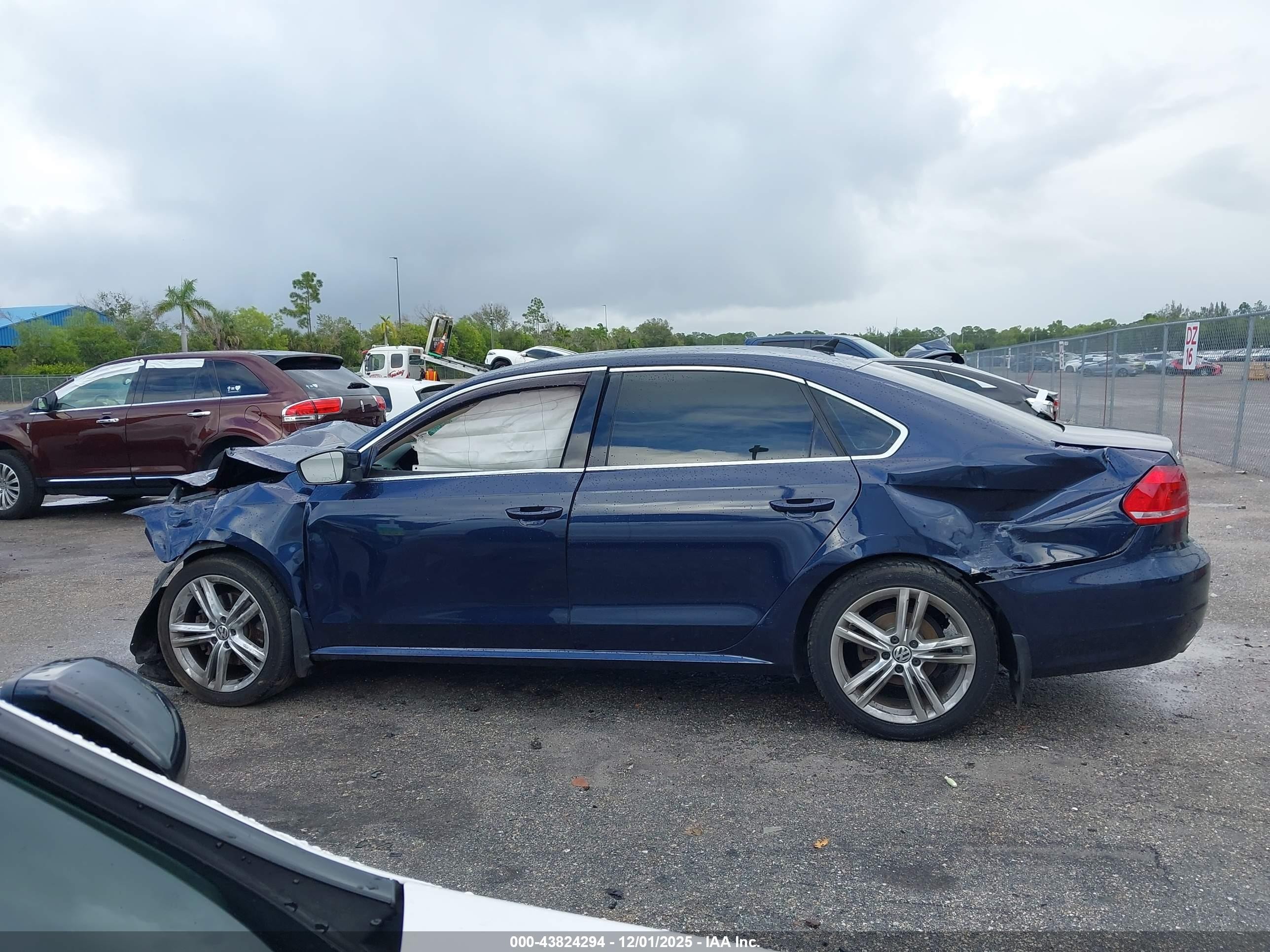 2015 Volkswagen Passat 2.0l Tdi Se Blue vin: 1VWBV7A36FC047985