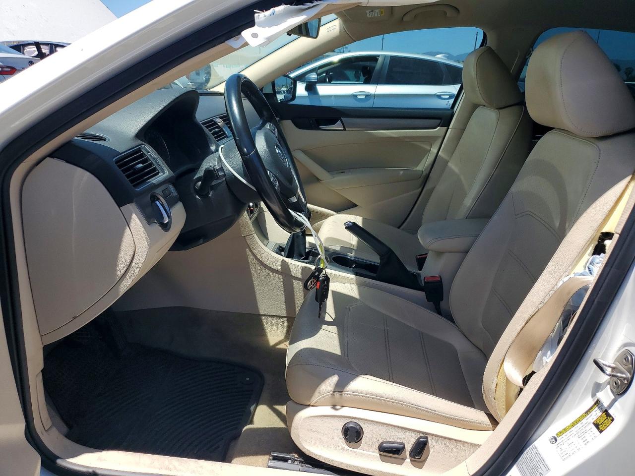 2015 Volkswagen Passat Se White vin: 1VWBV7A36FC057884
