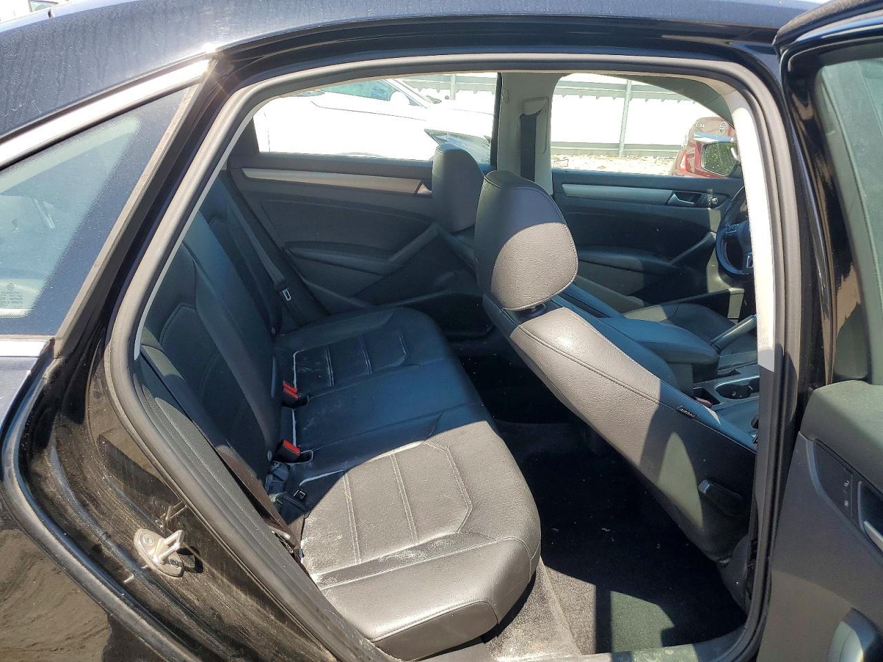2015 Volkswagen Passat Se Black vin: 1VWBV7A36FC087516