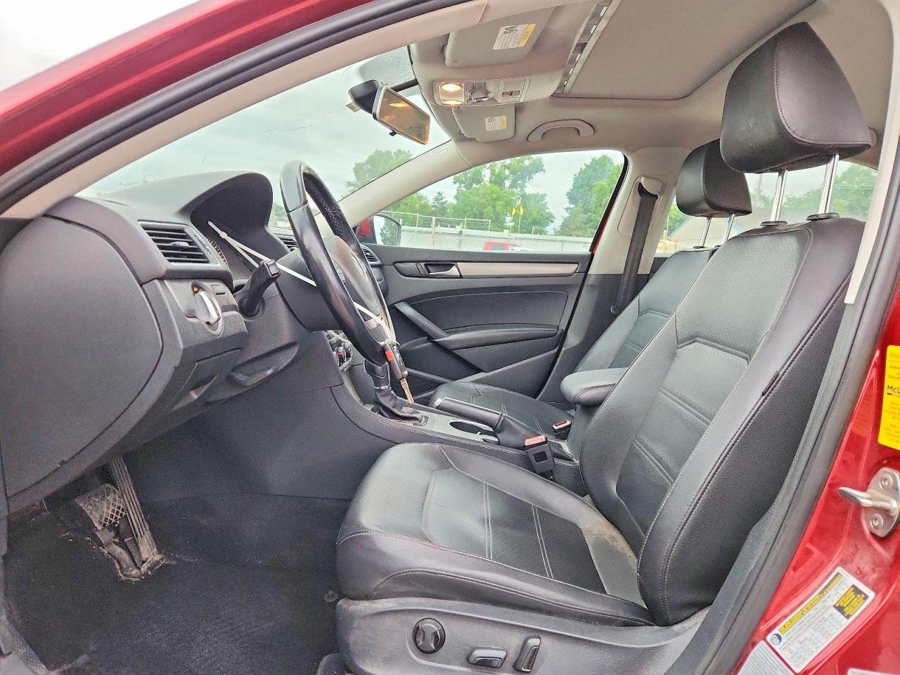 2015 Volkswagen Passat Se Red vin: 1VWBV7A37FC017541