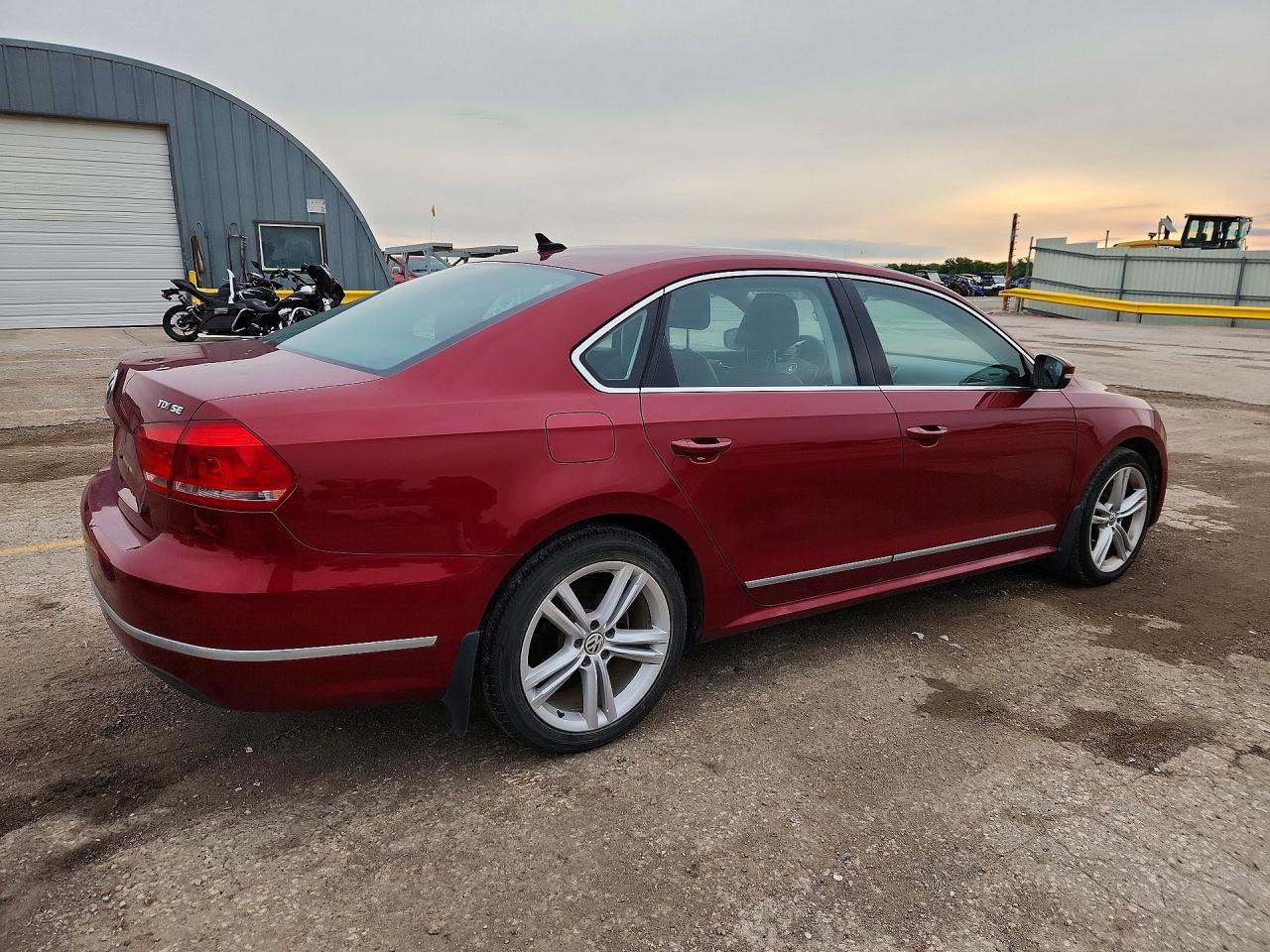 2015 Volkswagen Passat Se Red vin: 1VWBV7A37FC017541