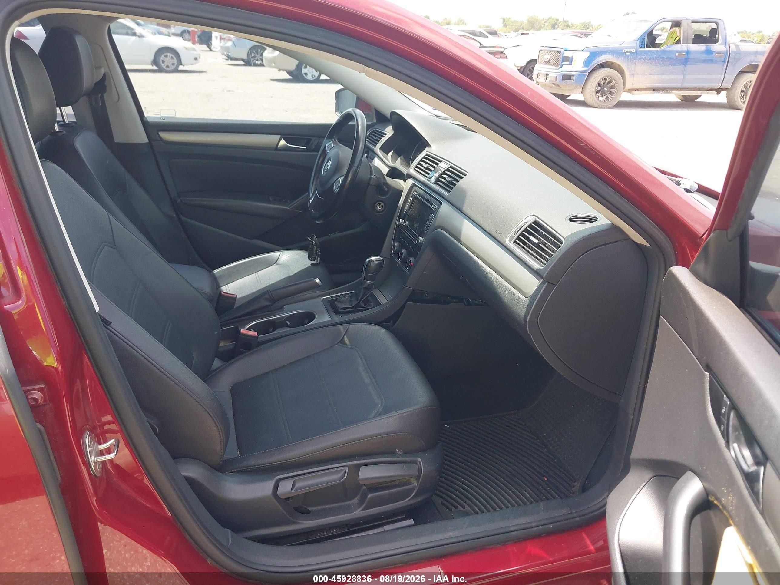 2015 Volkswagen Passat 2.0l Tdi Se Red vin: 1VWBV7A37FC021203