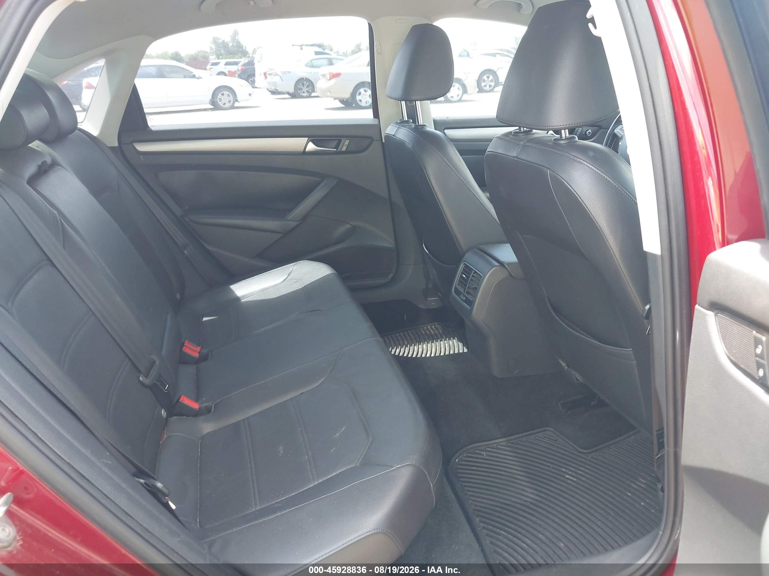 2015 Volkswagen Passat 2.0l Tdi Se Red vin: 1VWBV7A37FC021203