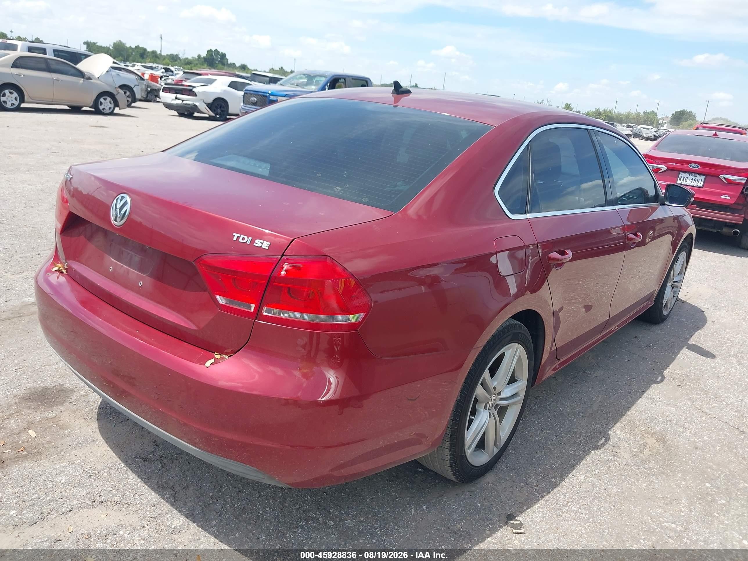 2015 Volkswagen Passat 2.0l Tdi Se Red vin: 1VWBV7A37FC021203