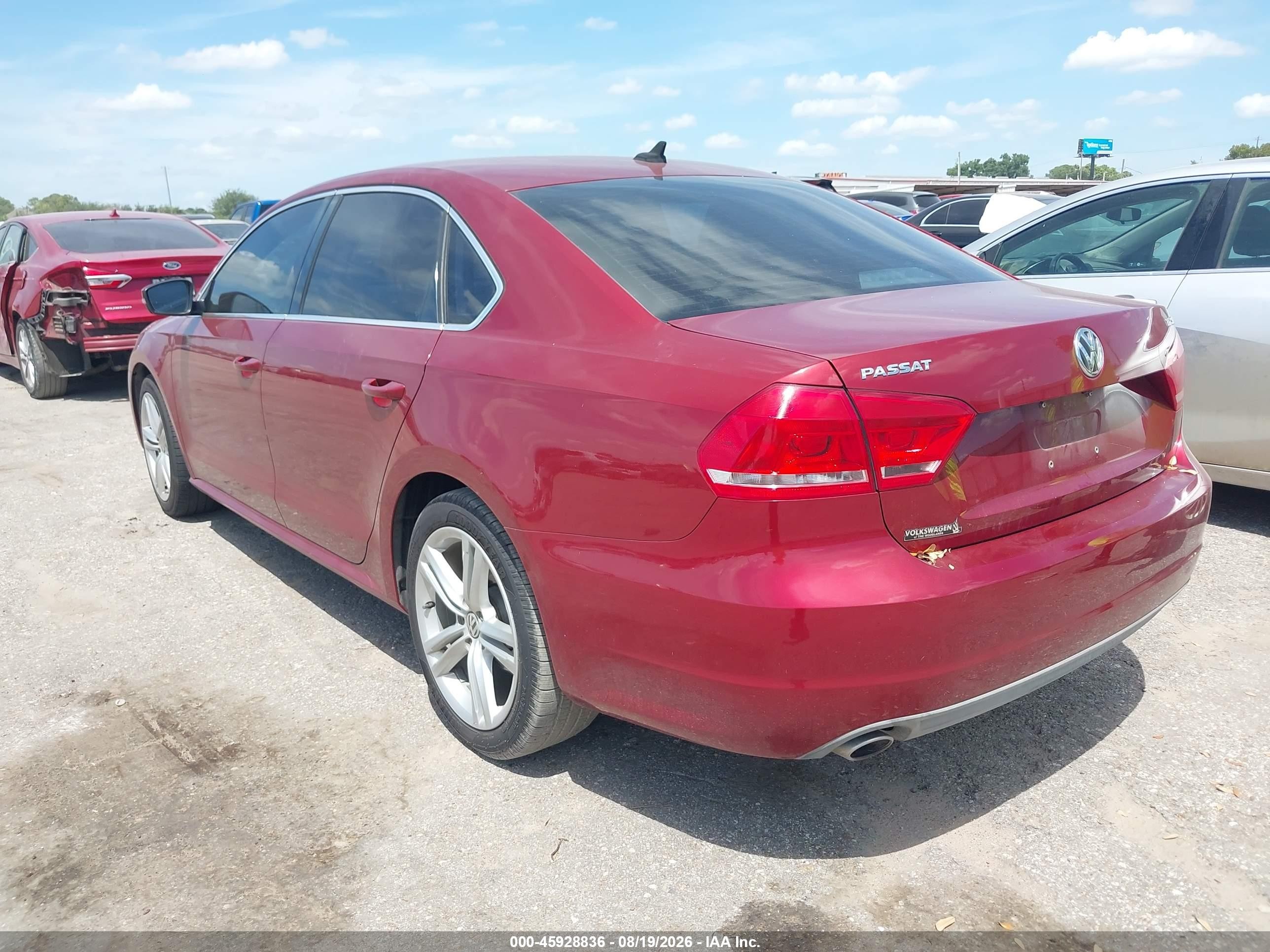 2015 Volkswagen Passat 2.0l Tdi Se Red vin: 1VWBV7A37FC021203