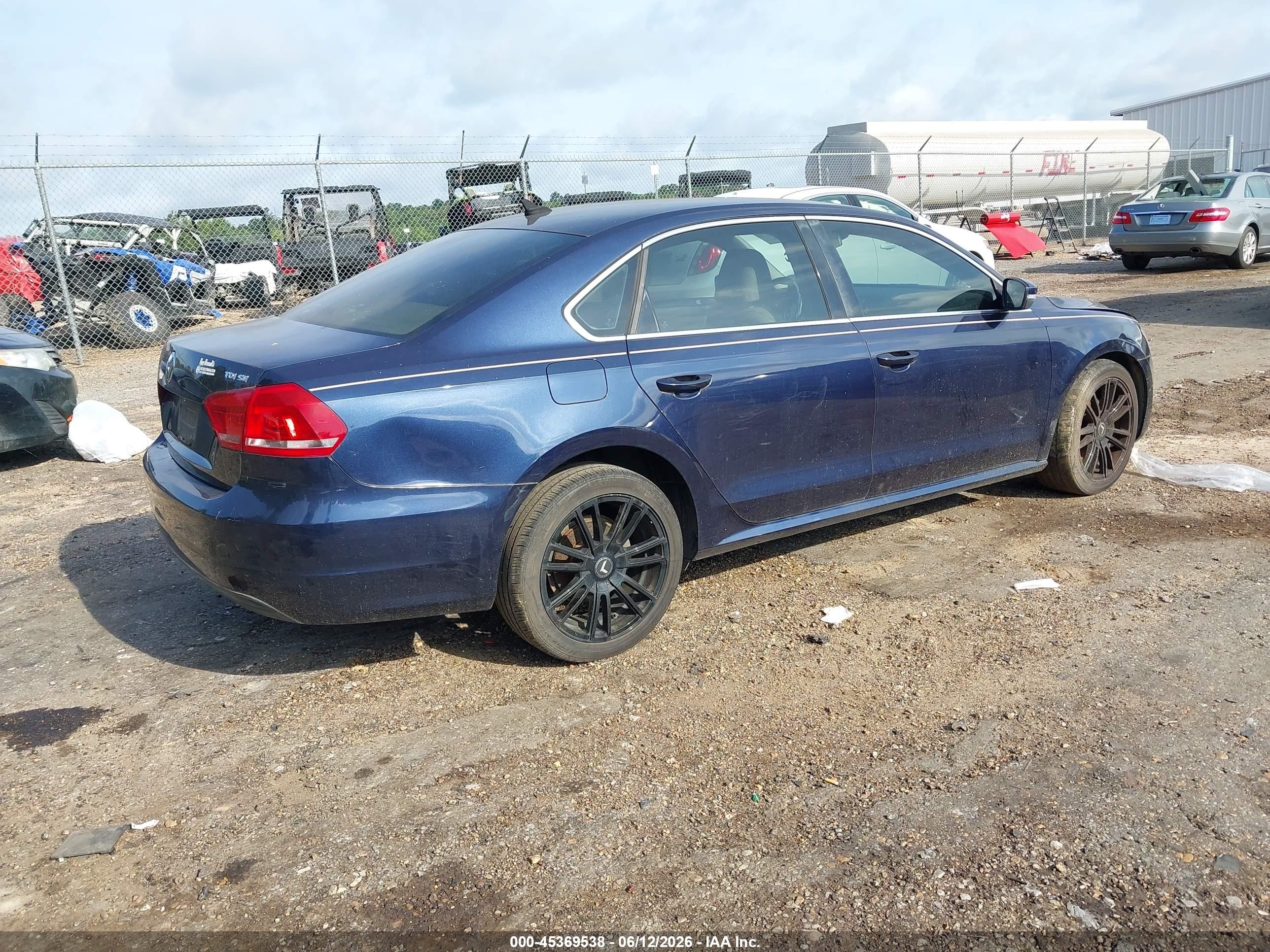 2015 Volkswagen Passat 2.0l Tdi Se Blue vin: 1VWBV7A37FC032511