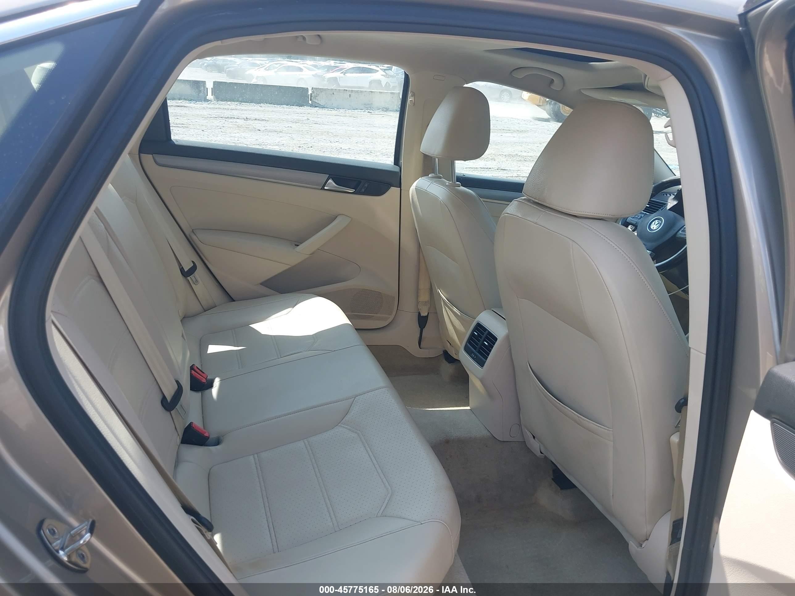 2015 Volkswagen Passat 2.0l Tdi Se Tan vin: 1VWBV7A37FC032539