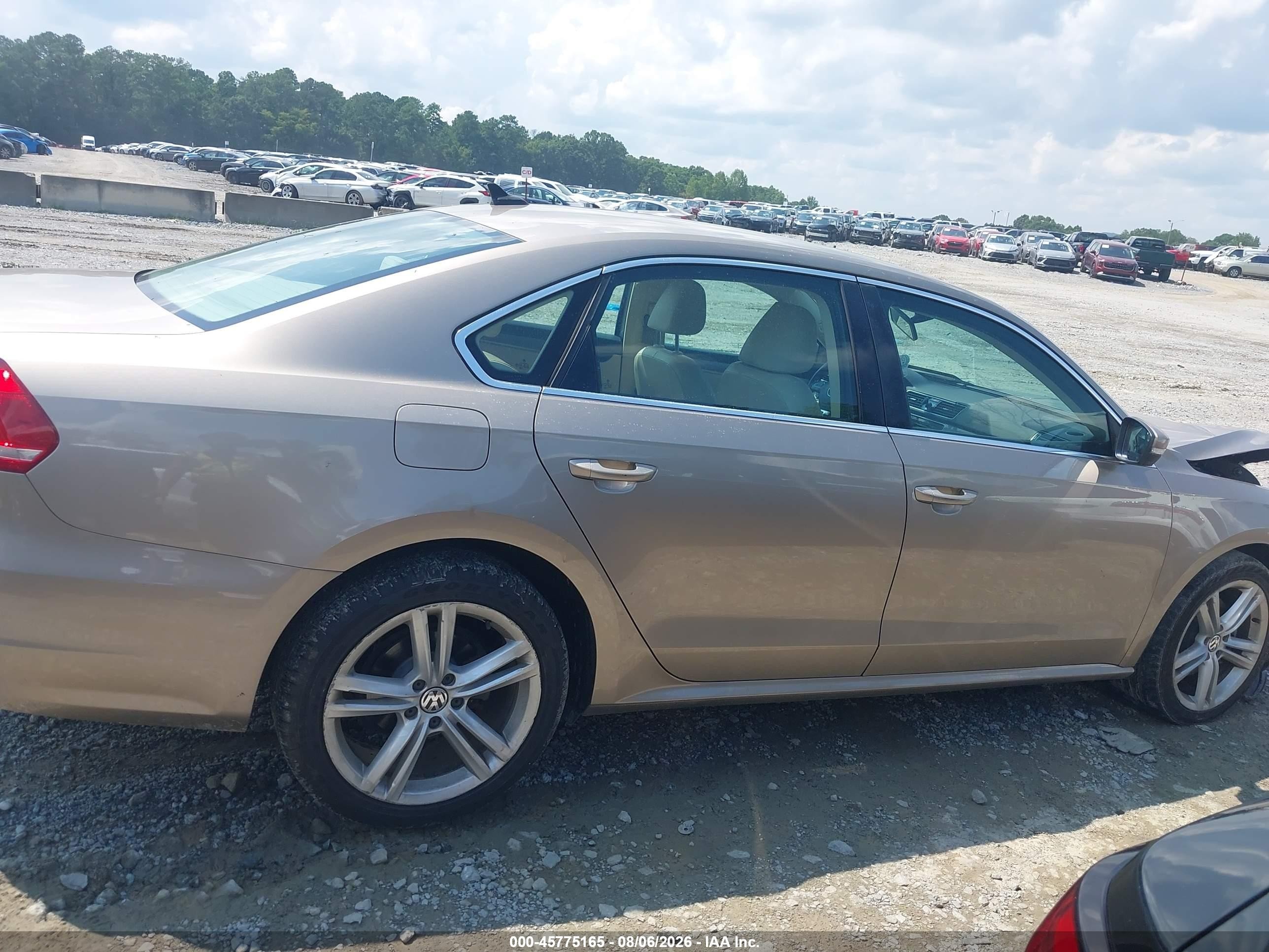 2015 Volkswagen Passat 2.0l Tdi Se Tan vin: 1VWBV7A37FC032539