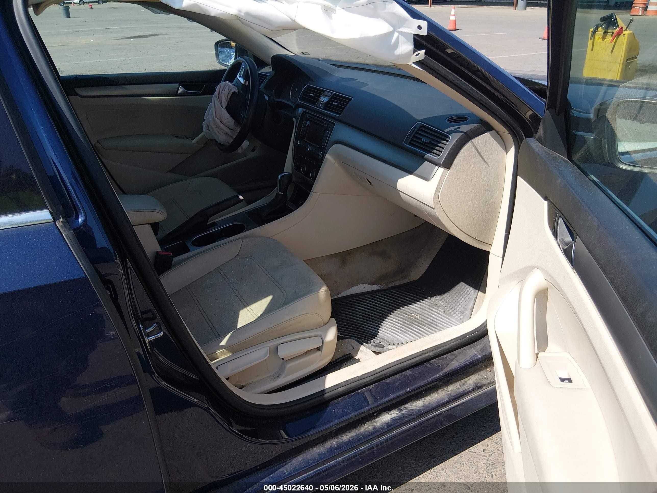 2015 Volkswagen Passat 2.0l Tdi Se Blue vin: 1VWBV7A37FC057117