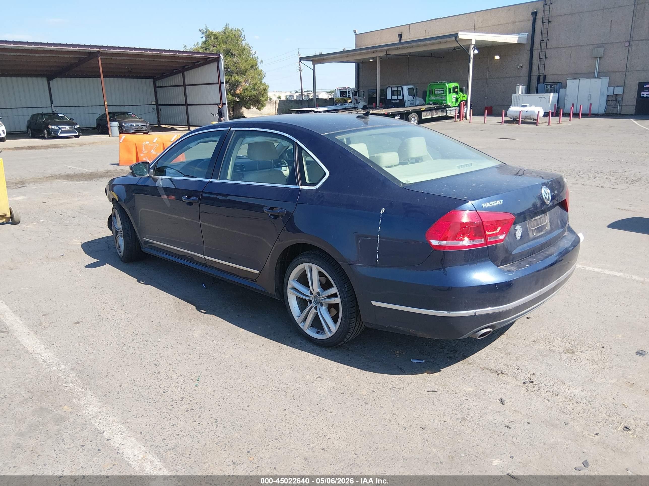 2015 Volkswagen Passat 2.0l Tdi Se Blue vin: 1VWBV7A37FC057117