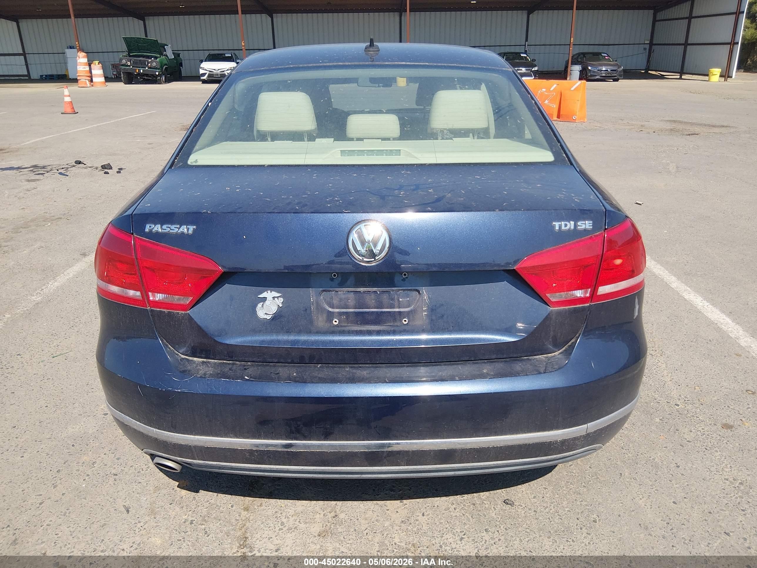 2015 Volkswagen Passat 2.0l Tdi Se Blue vin: 1VWBV7A37FC057117