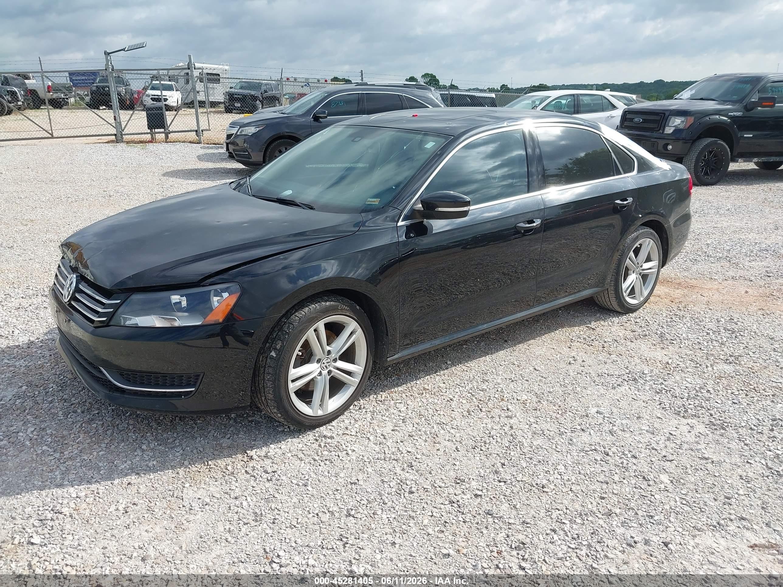 2015 Volkswagen Passat 2.0l Tdi Se Black vin: 1VWBV7A37FC094703