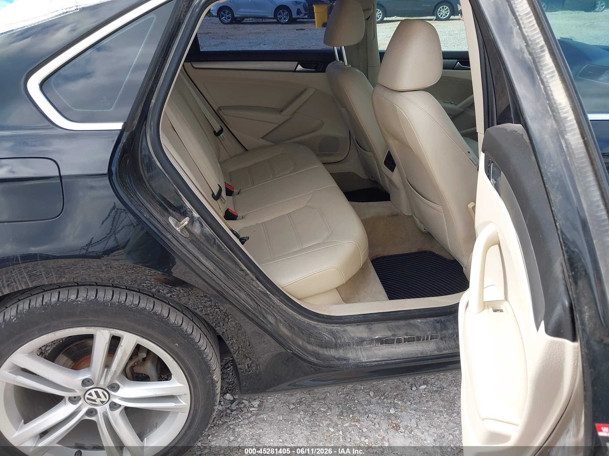 2015 Volkswagen Passat 2.0l Tdi Se Black vin: 1VWBV7A37FC094703