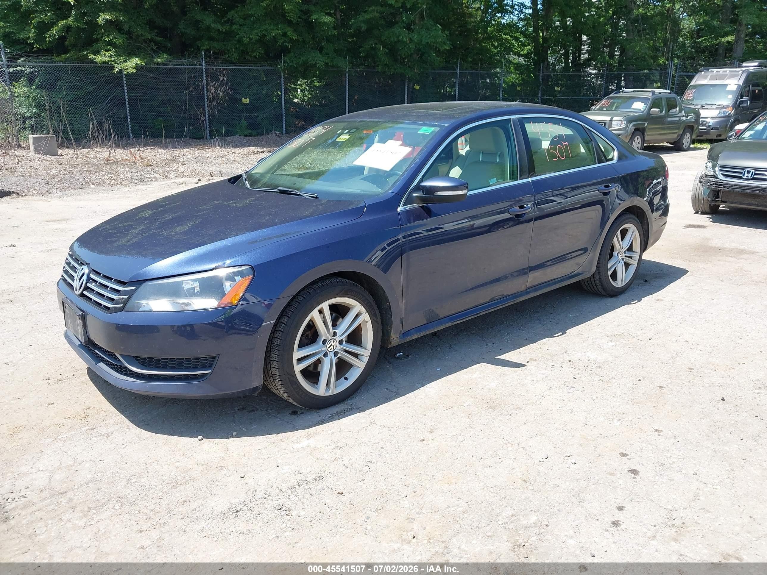2015 Volkswagen Passat 2.0l Tdi Se Blue vin: 1VWBV7A38FC003857