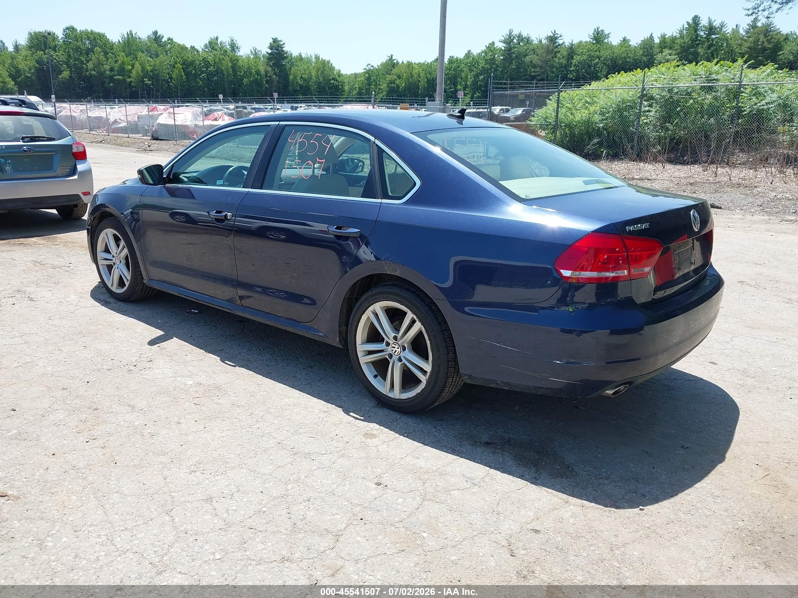 2015 Volkswagen Passat 2.0l Tdi Se Blue vin: 1VWBV7A38FC003857