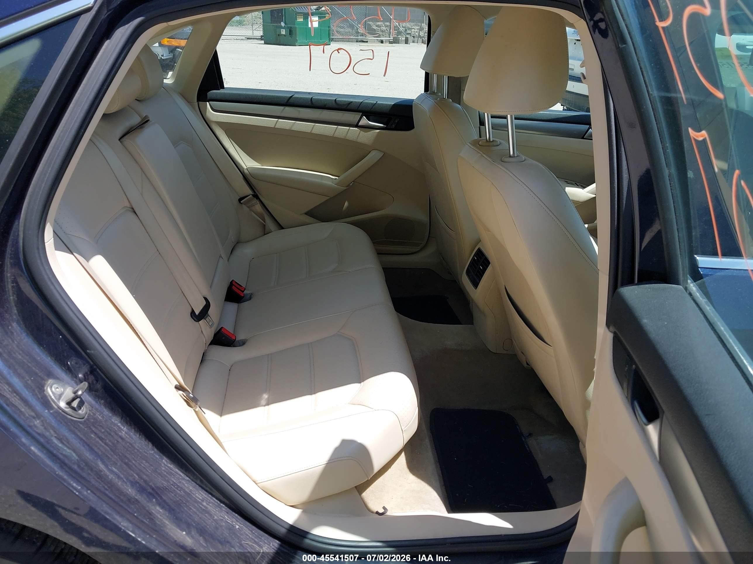2015 Volkswagen Passat 2.0l Tdi Se Blue vin: 1VWBV7A38FC003857