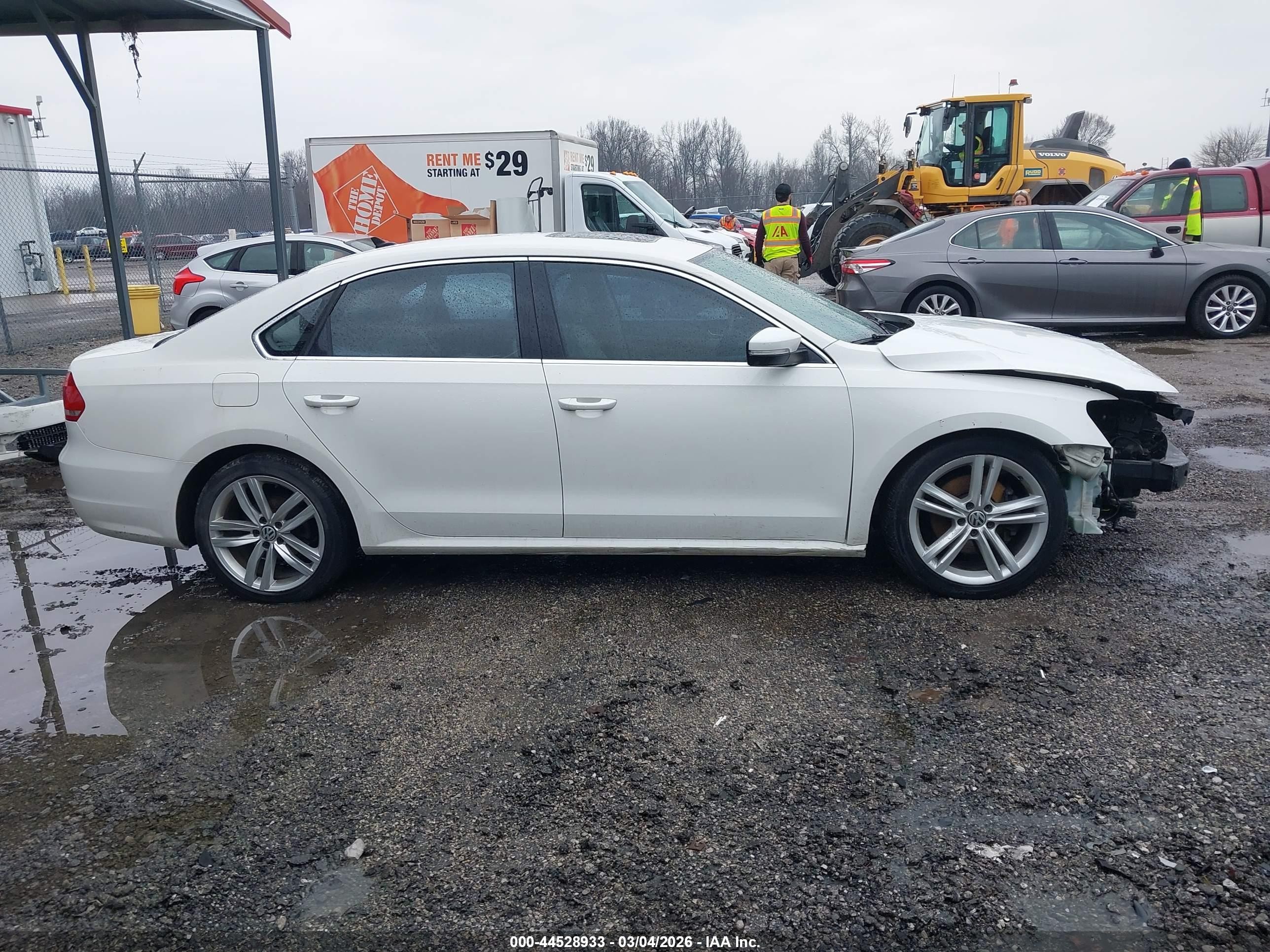 2015 Volkswagen Passat 2.0l Tdi Se White vin: 1VWBV7A39FC052694
