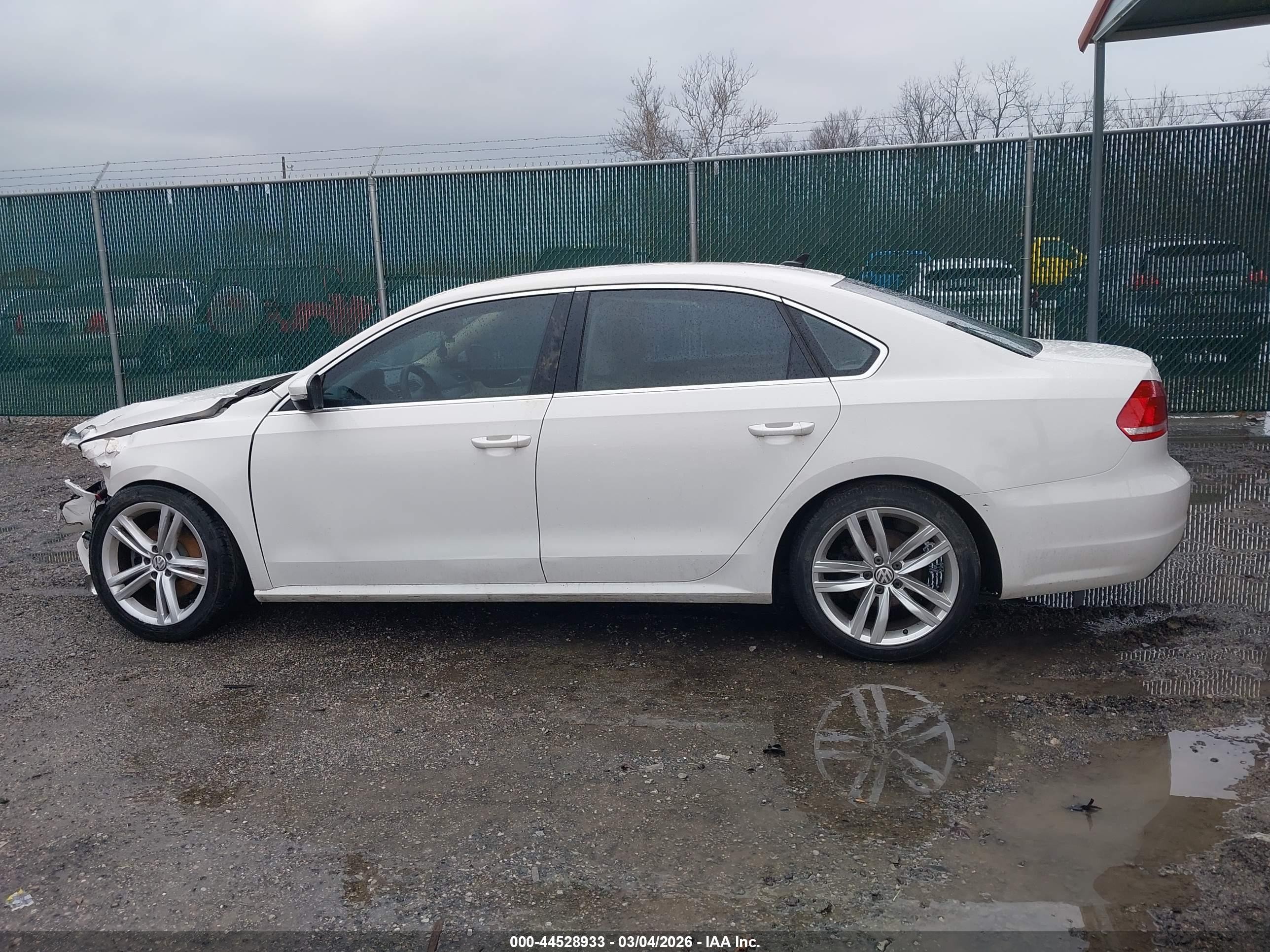 2015 Volkswagen Passat 2.0l Tdi Se White vin: 1VWBV7A39FC052694