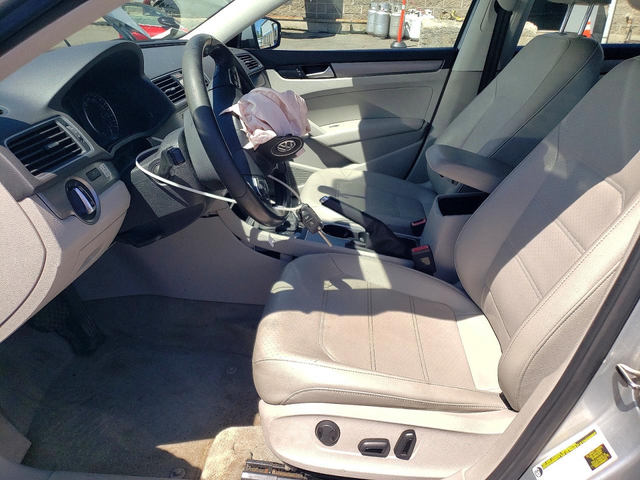 2015 Volkswagen Passat Se Silver vin: 1VWBV7A39FC060584