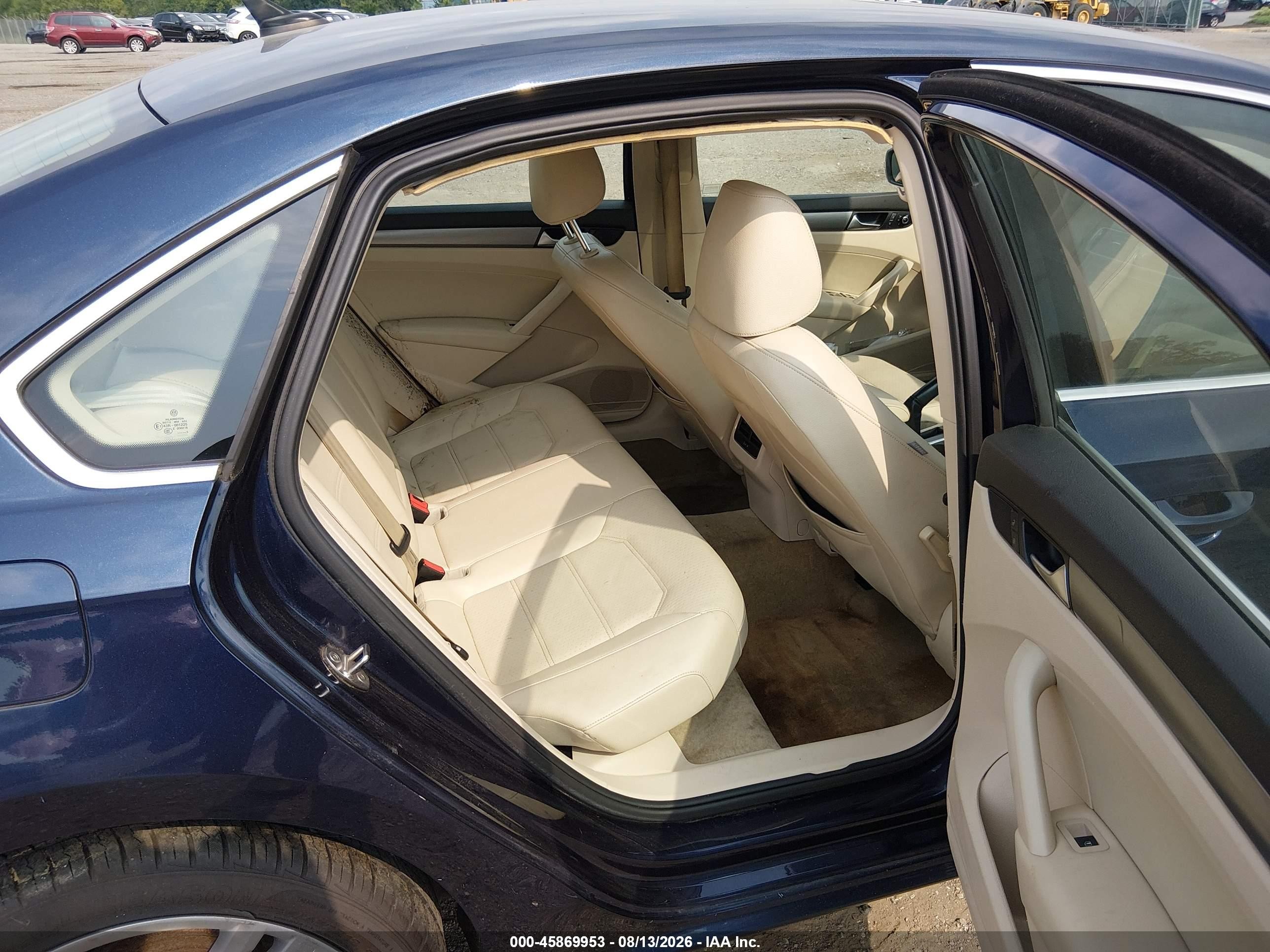 2015 Volkswagen Passat 2.0l Tdi Se Dark Blue vin: 1VWBV7A39FC079040