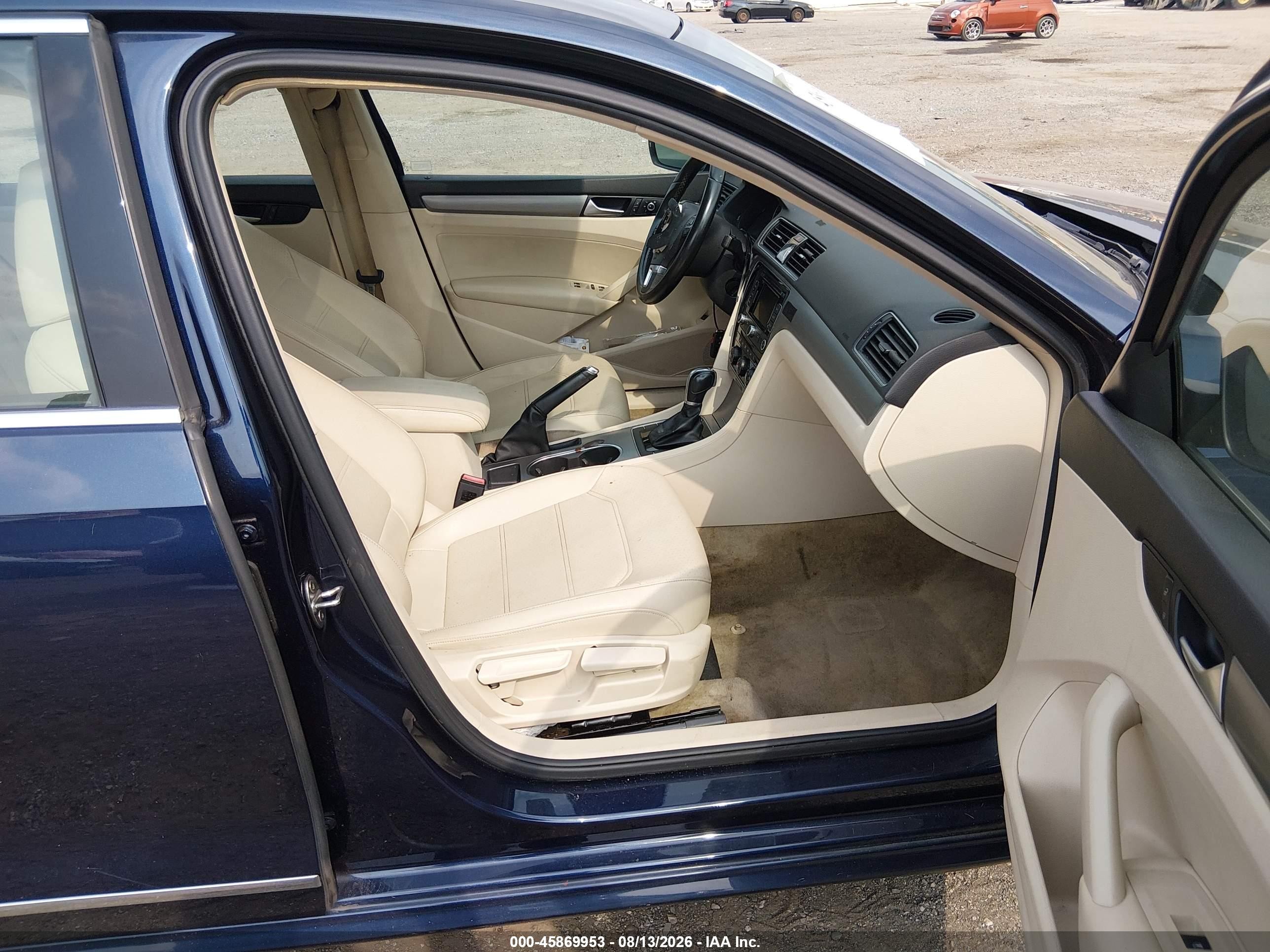 2015 Volkswagen Passat 2.0l Tdi Se Dark Blue vin: 1VWBV7A39FC079040
