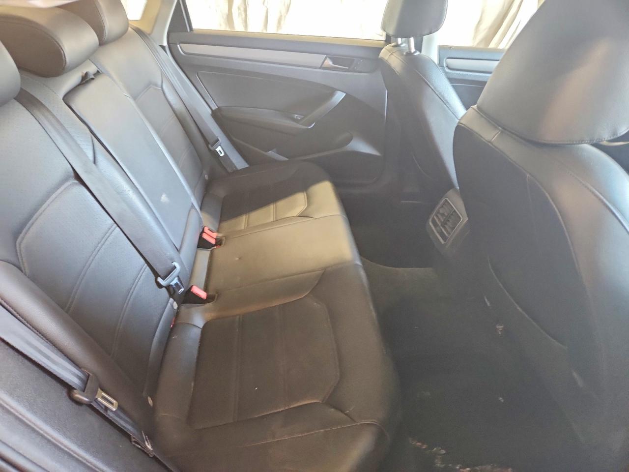 2015 Volkswagen Passat Se Burgundy vin: 1VWBV7A3XFC018960